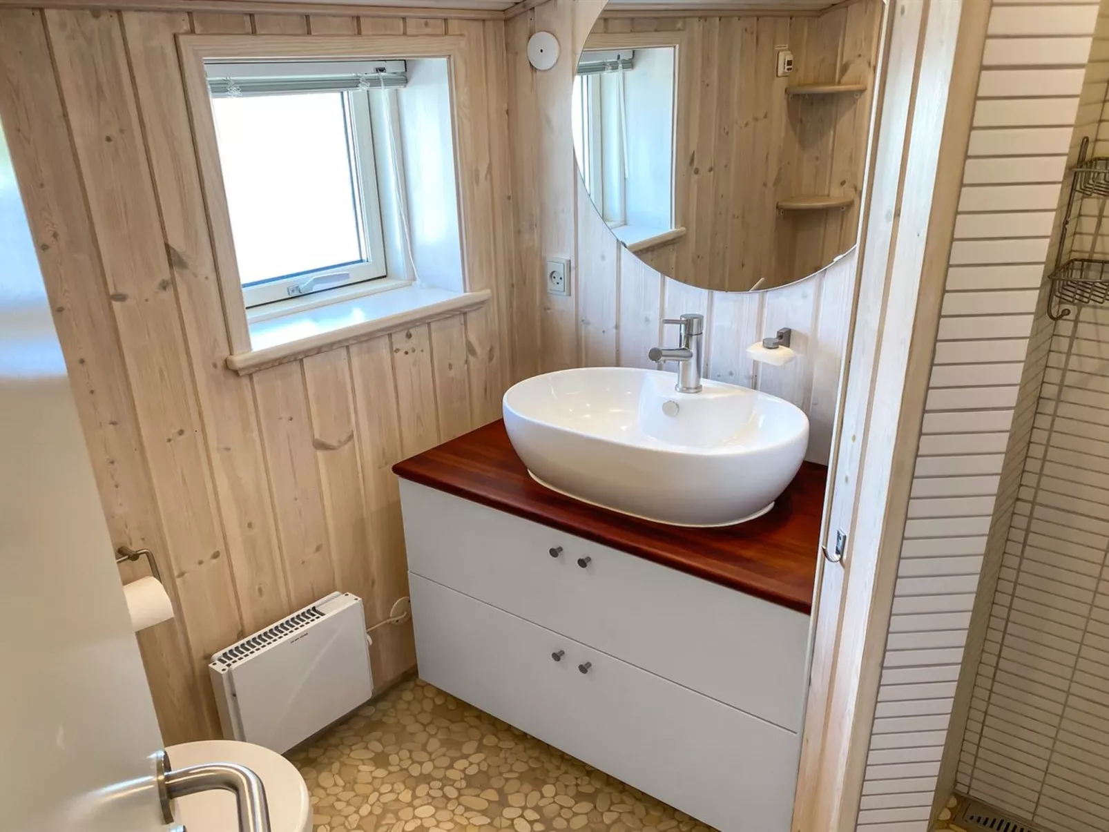 "Laurits" - 300m from the sea-Binnen