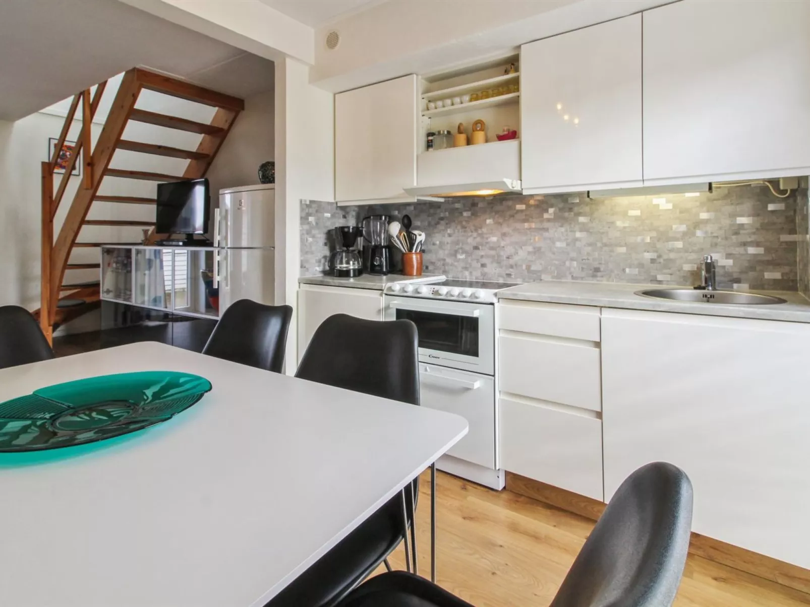 "Odger" - 2.3km from the sea - Binnen