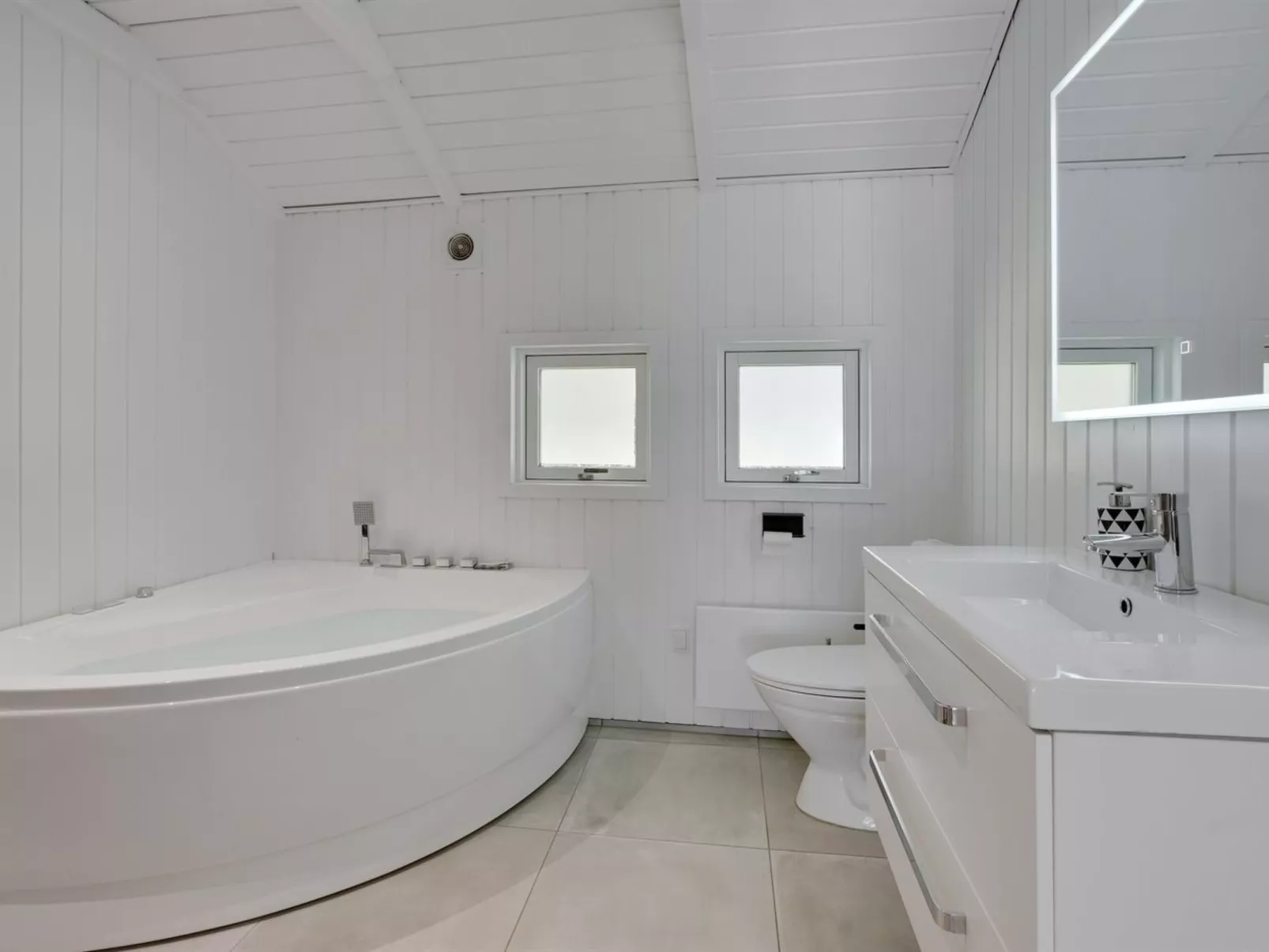 "Lin" - 2.9km from the sea-Binnen