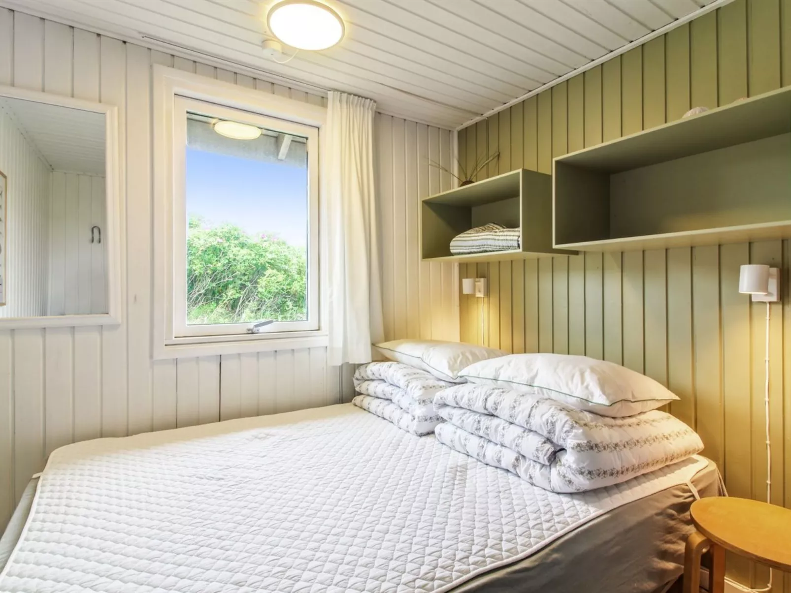 "Harry" - 100m from the sea-Binnen