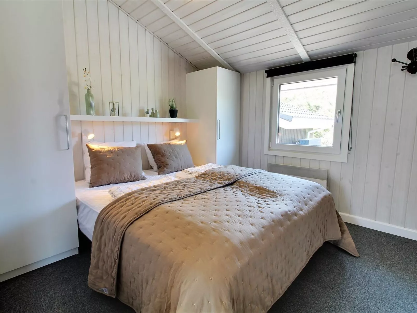 "Sirka" - 200m from the sea-Binnen