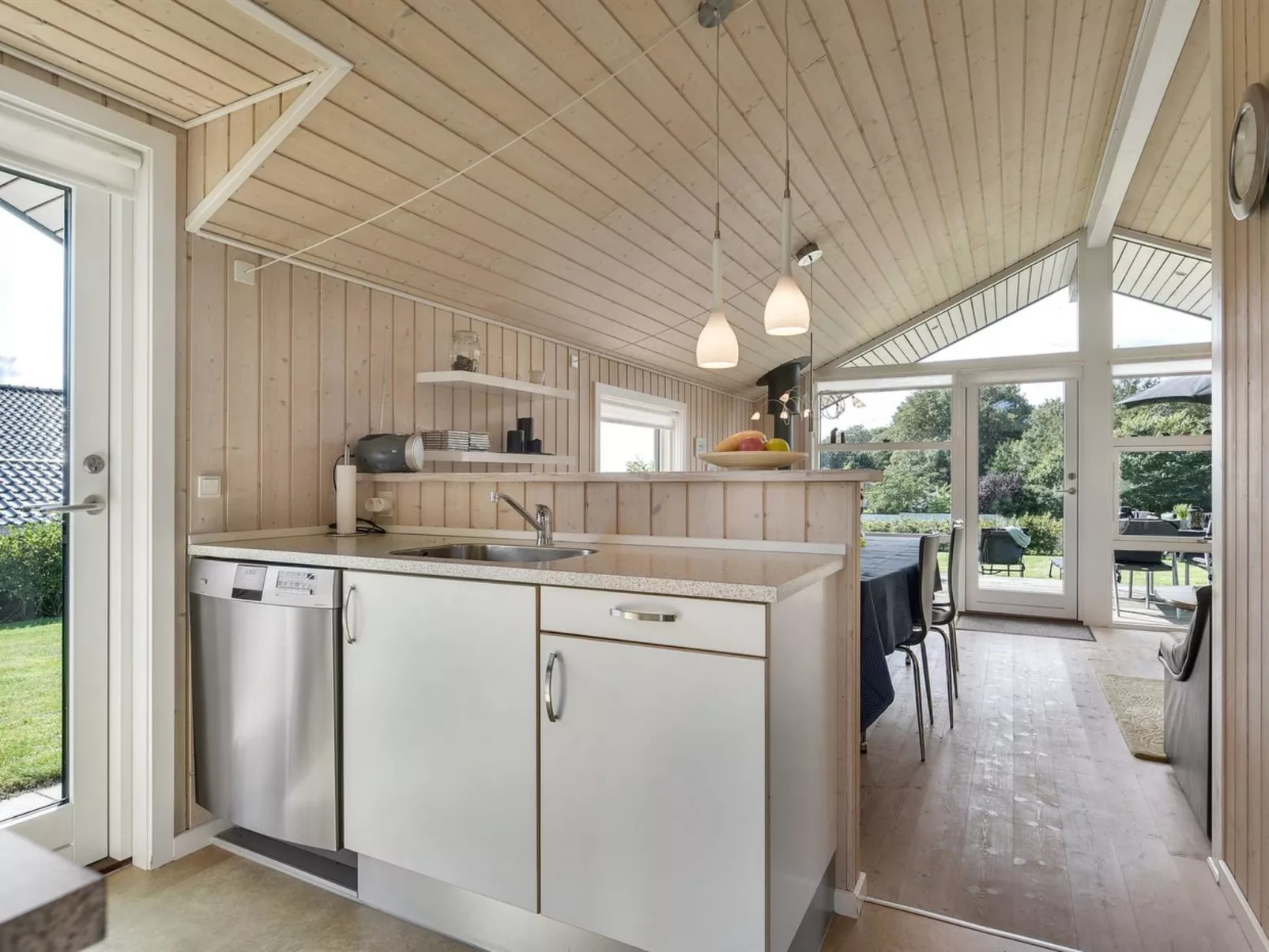 "Rathi" - 250m from the sea-Binnen