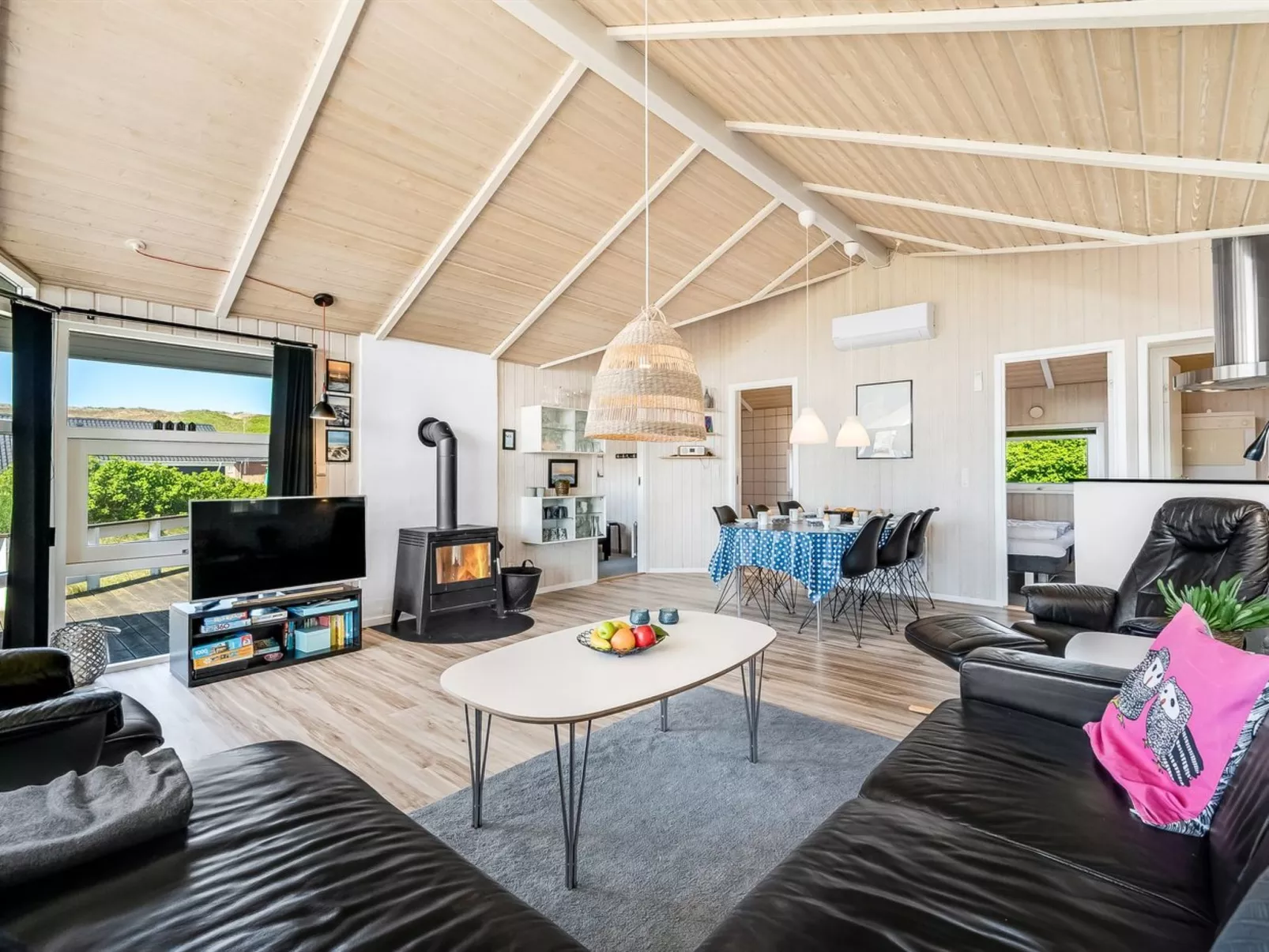 "Sylta" -  from the sea-Binnen