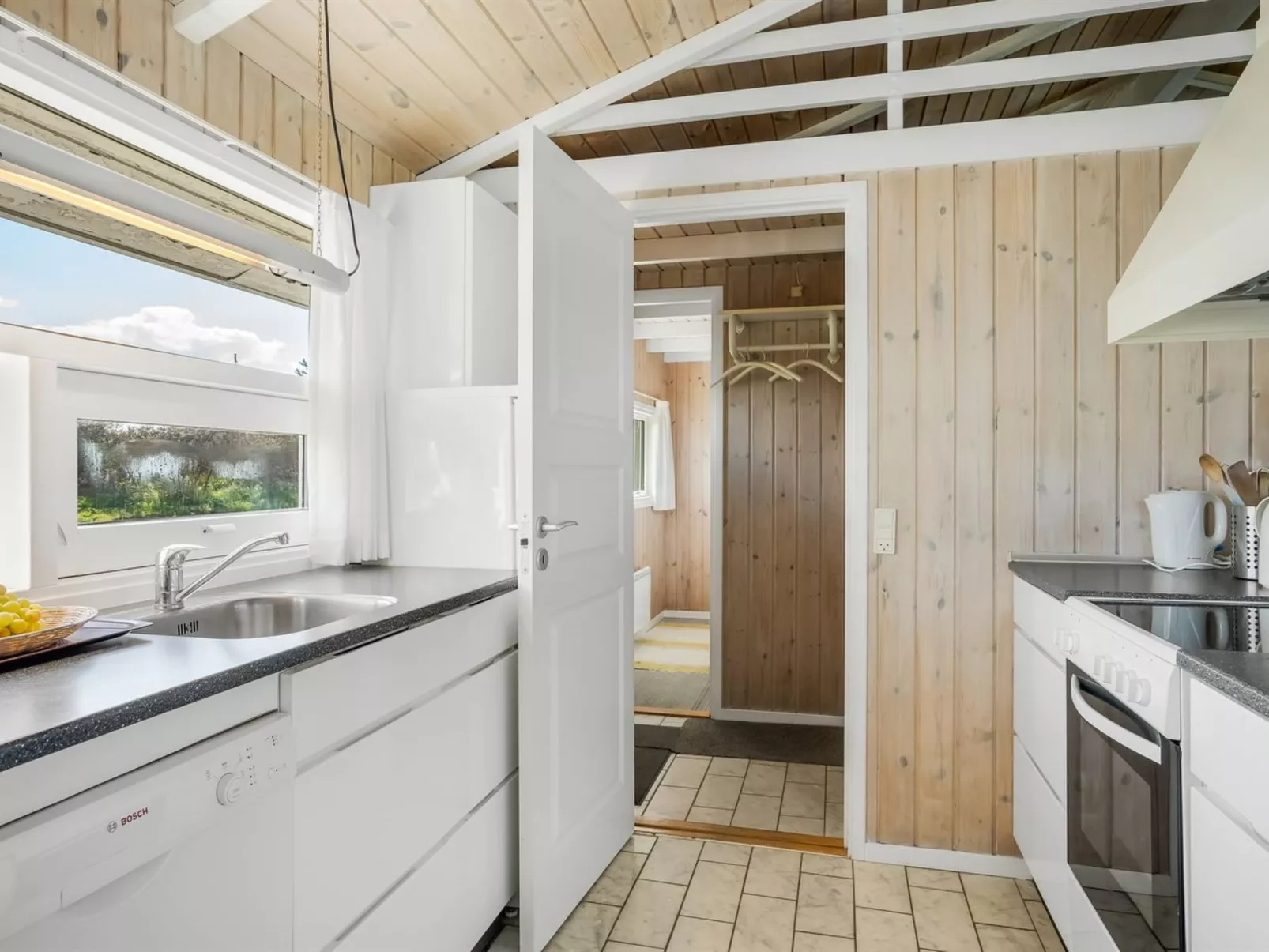 "Venja" - 200m from the sea-Binnen