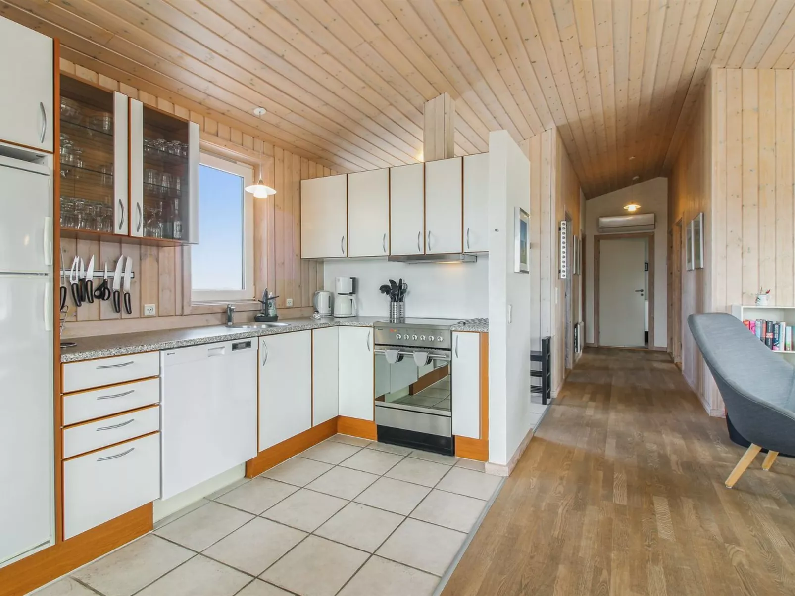 "Eyvin" - 100m from the sea-Binnen