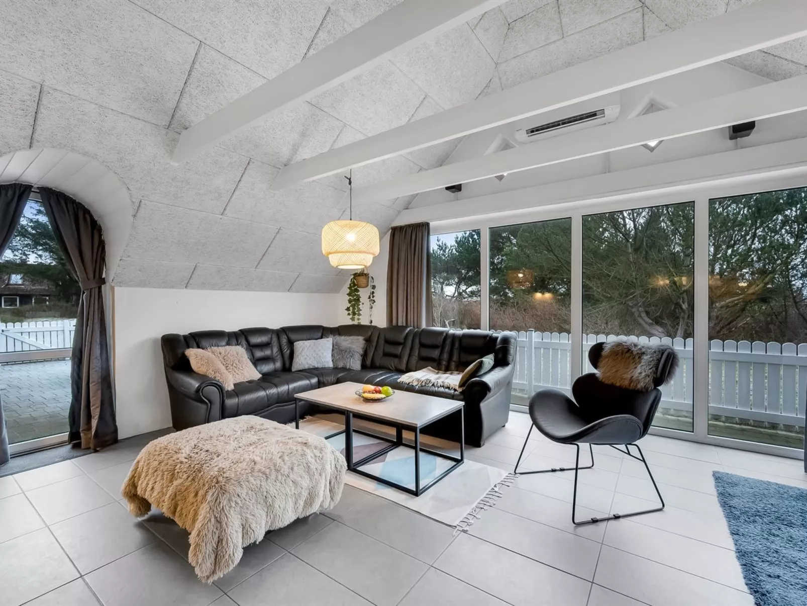 "Severine" -  from the sea-Binnen