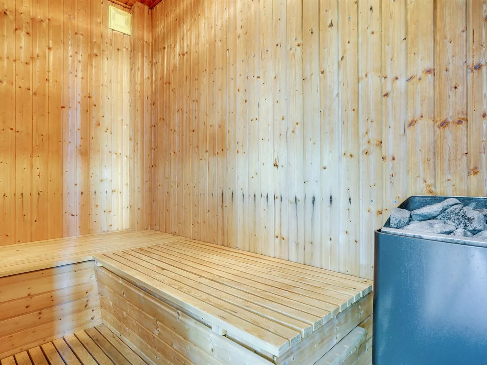 "Judeth" - 300m from the sea-Binnen