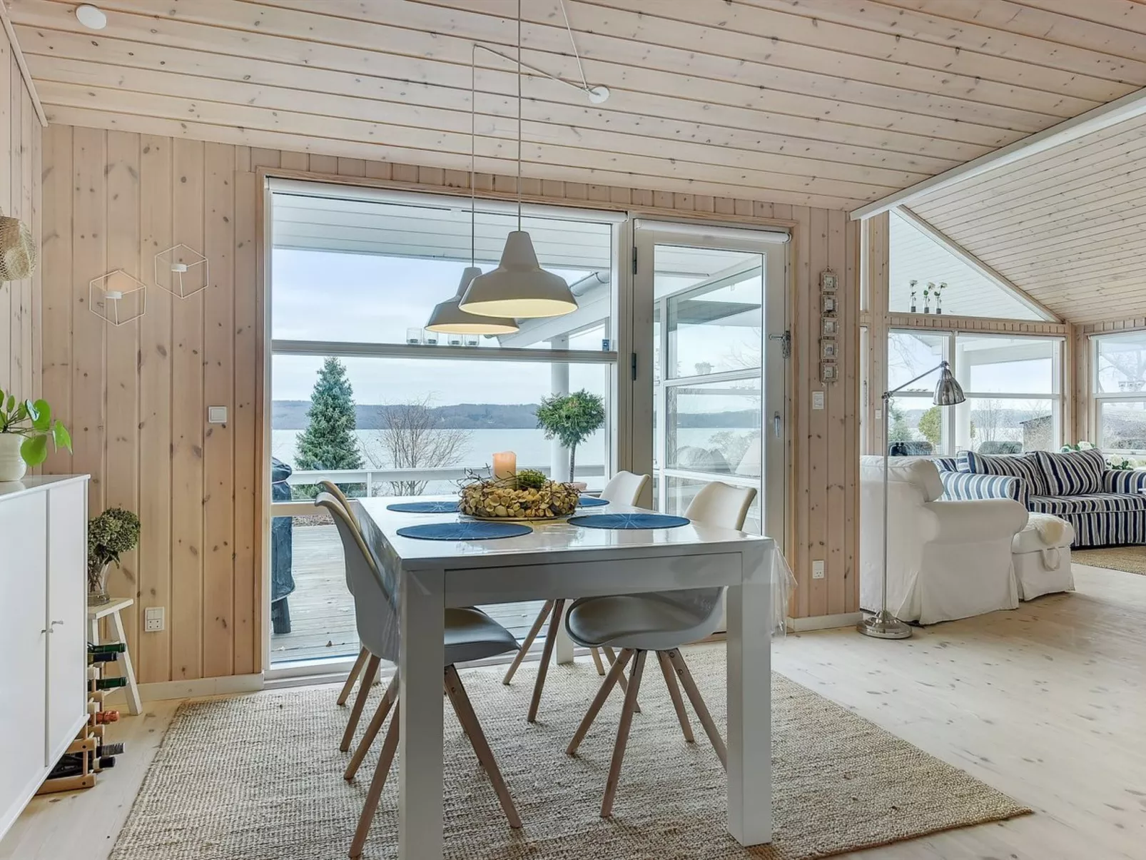 "Tini" - 50m to the fjord-Binnen