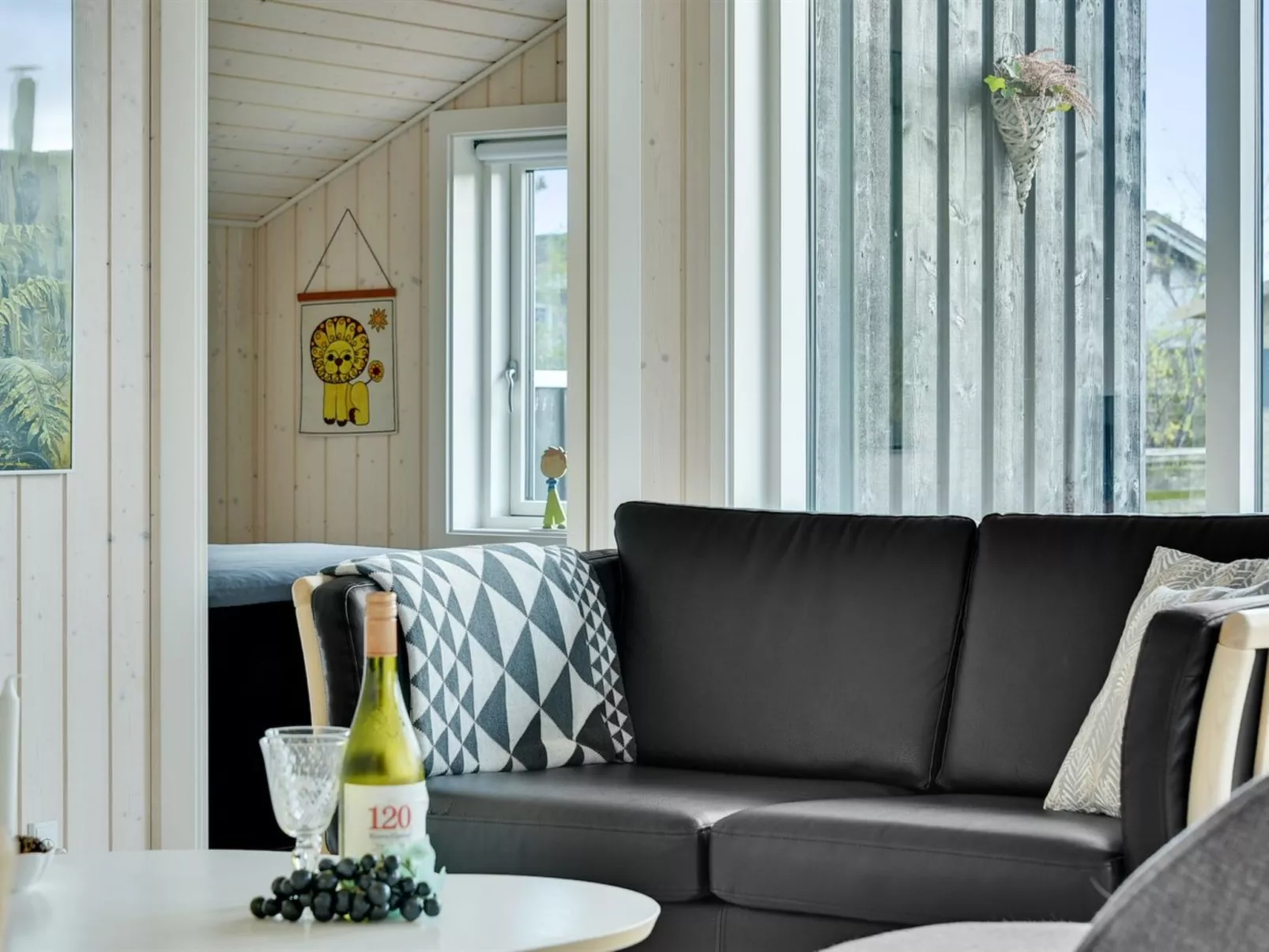 "Sighfrith" - 150m from the sea-Binnen