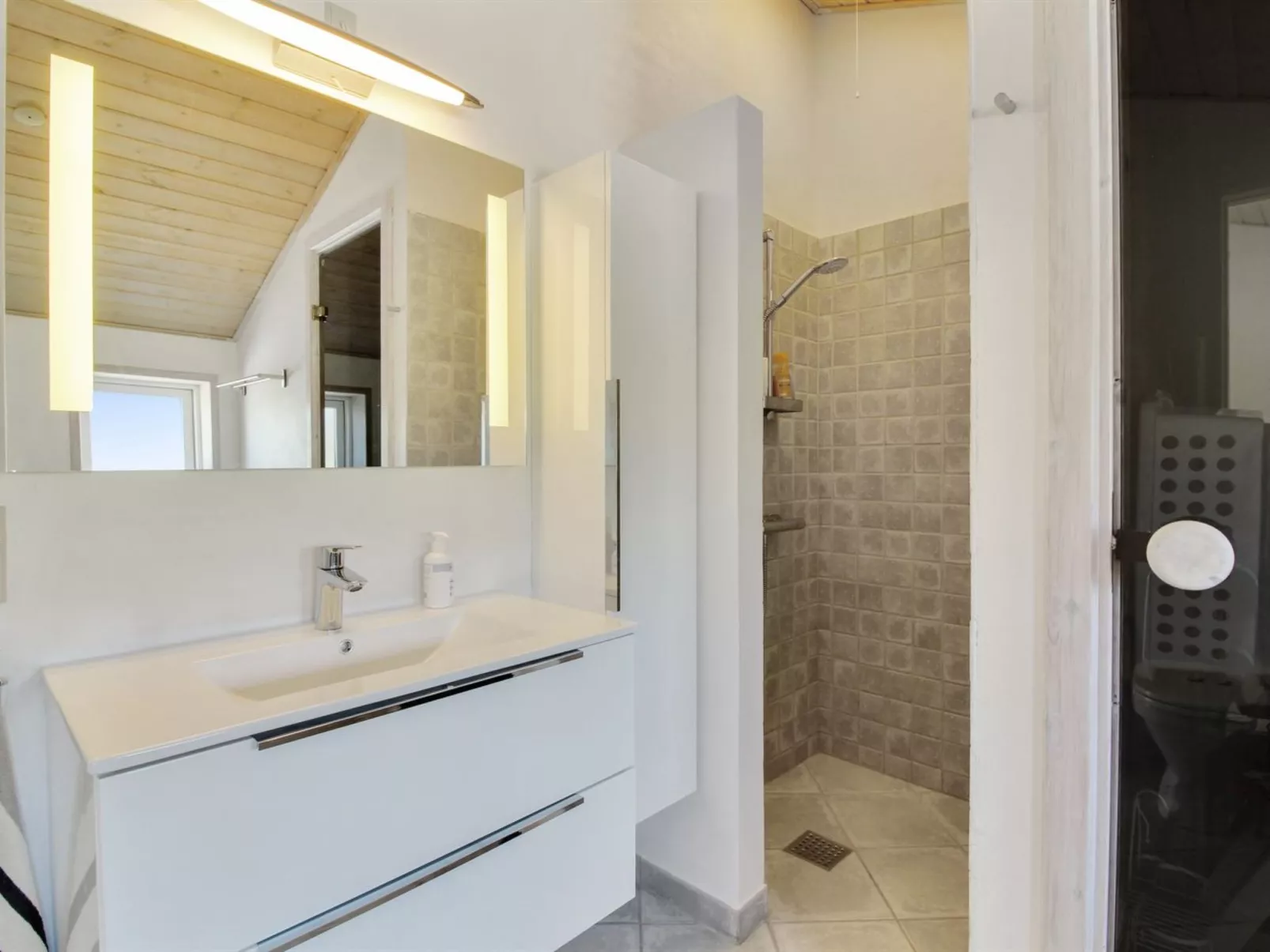 "Hampus" - 500m from the sea-Binnen