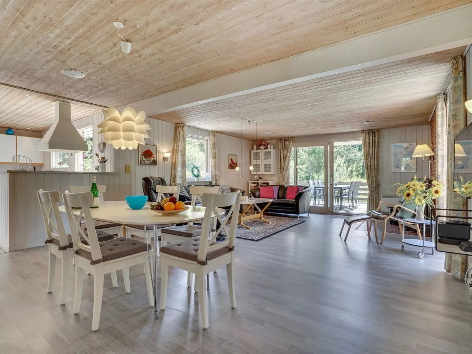 "Reidar" - 1km from the sea-Binnen