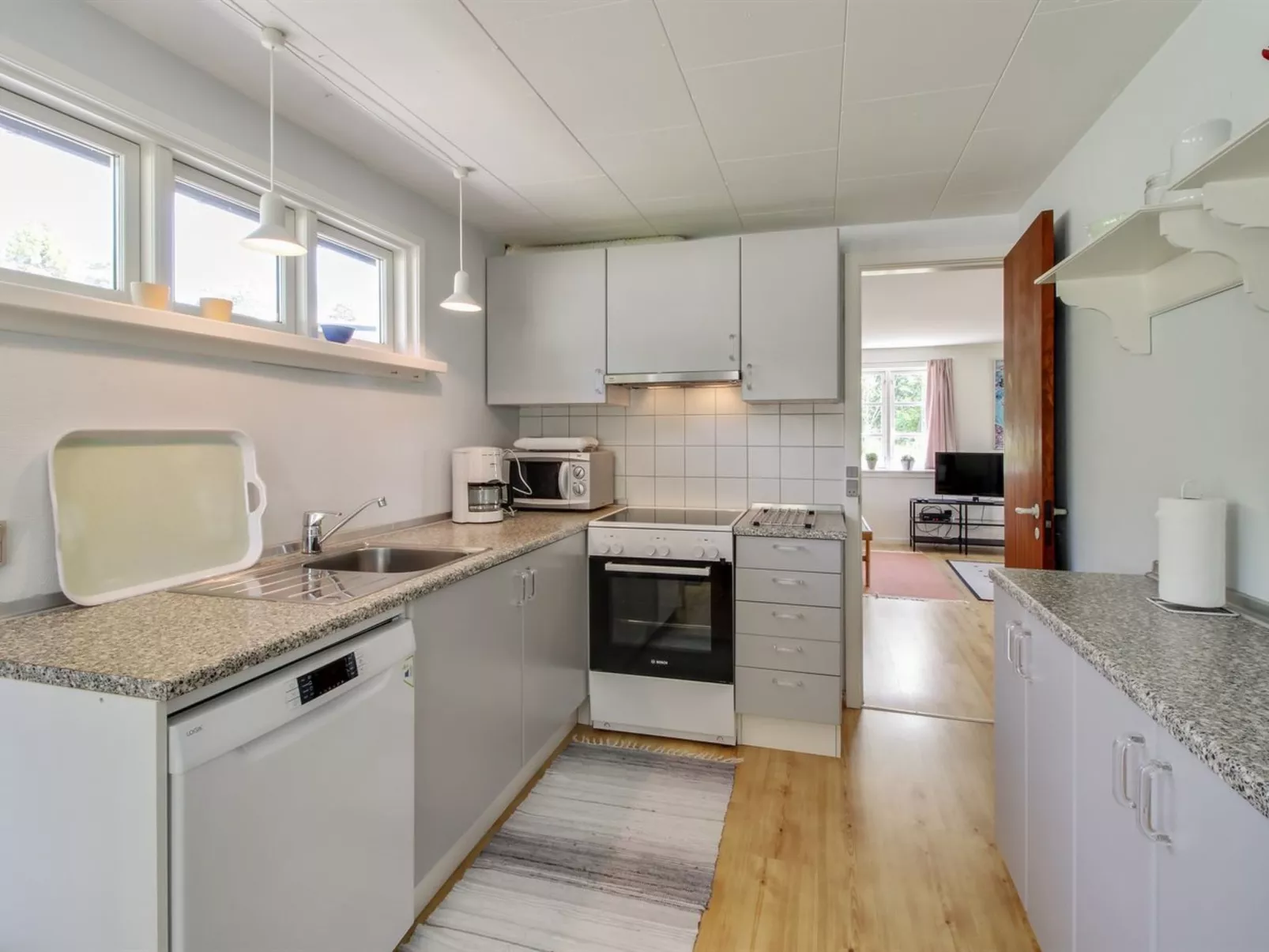 "Ingalise" - 500m from the sea-Binnen