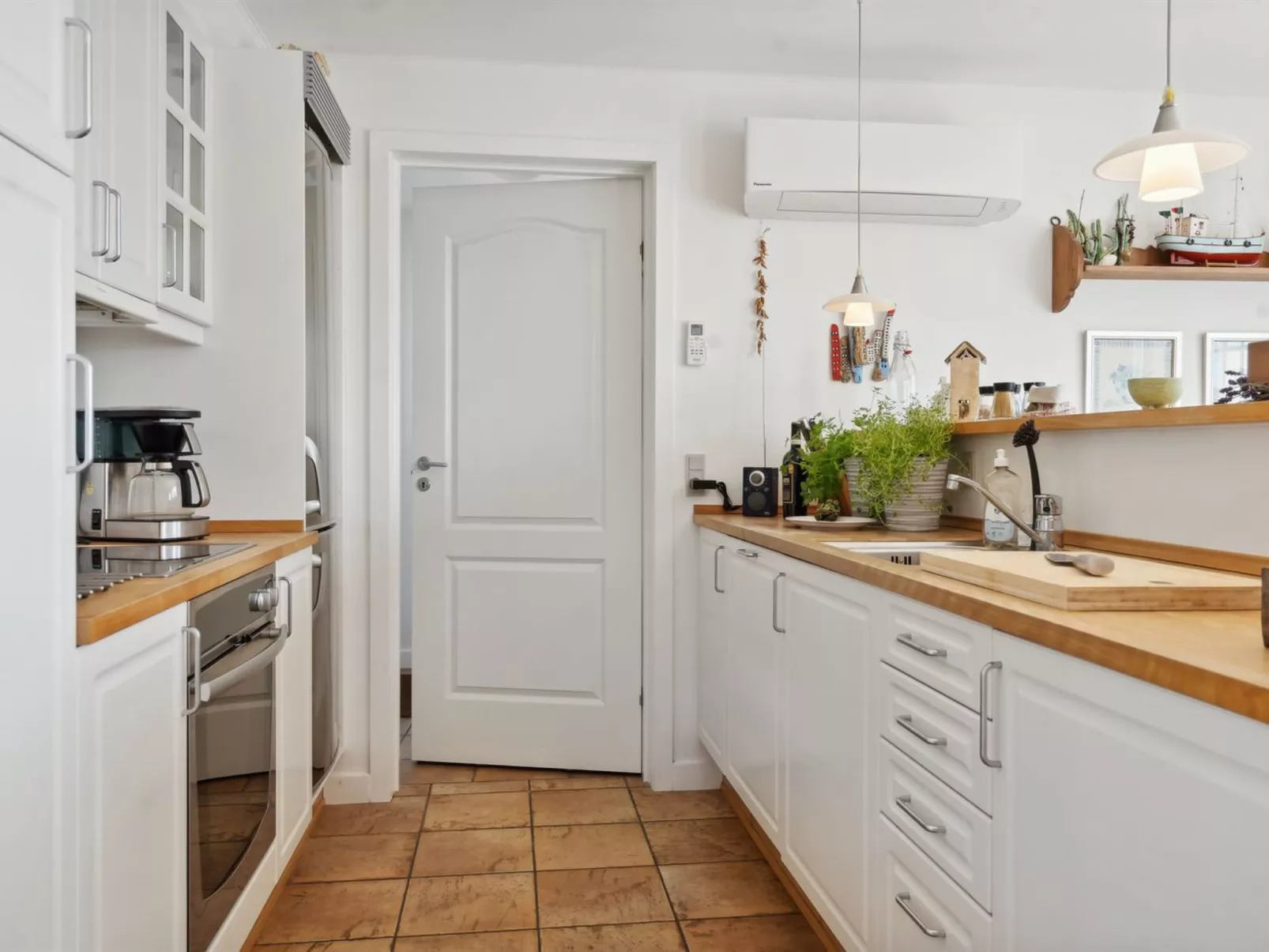 "Daniela" - 300m from the sea-Binnen