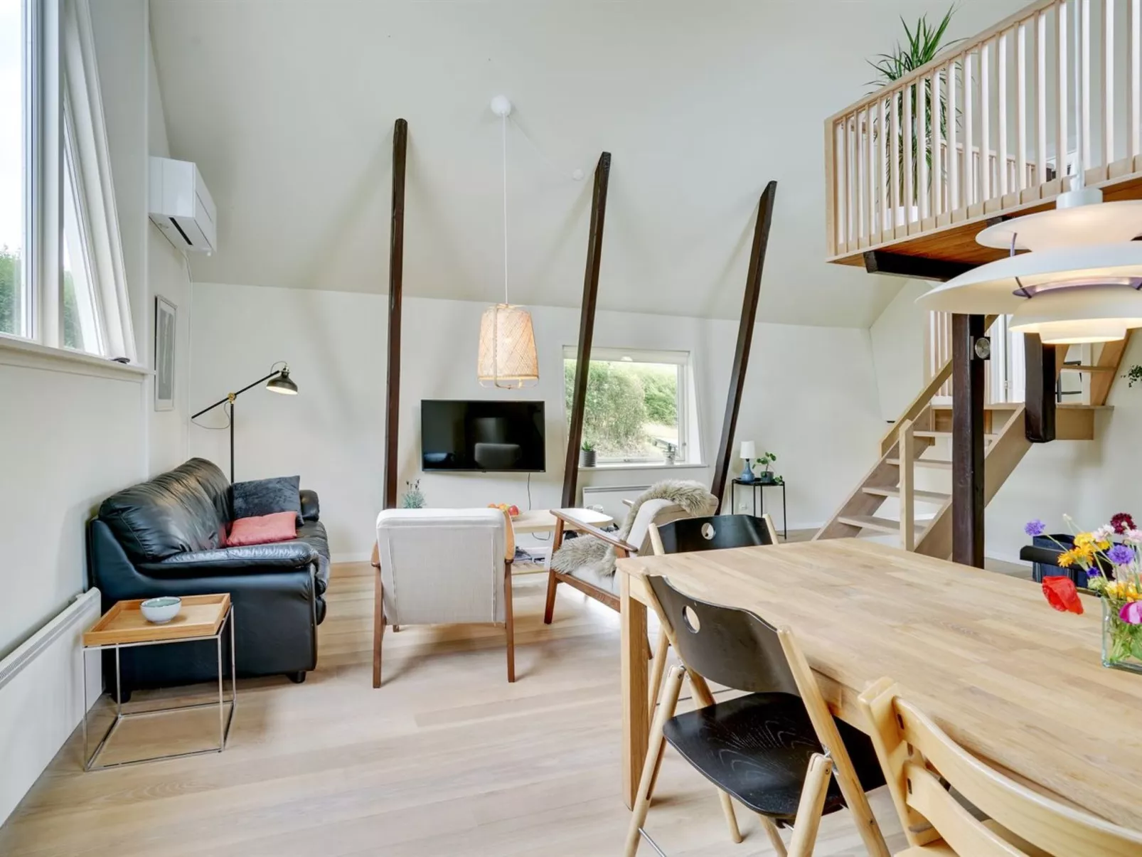 "Chayton" - 450m from the sea-Binnen