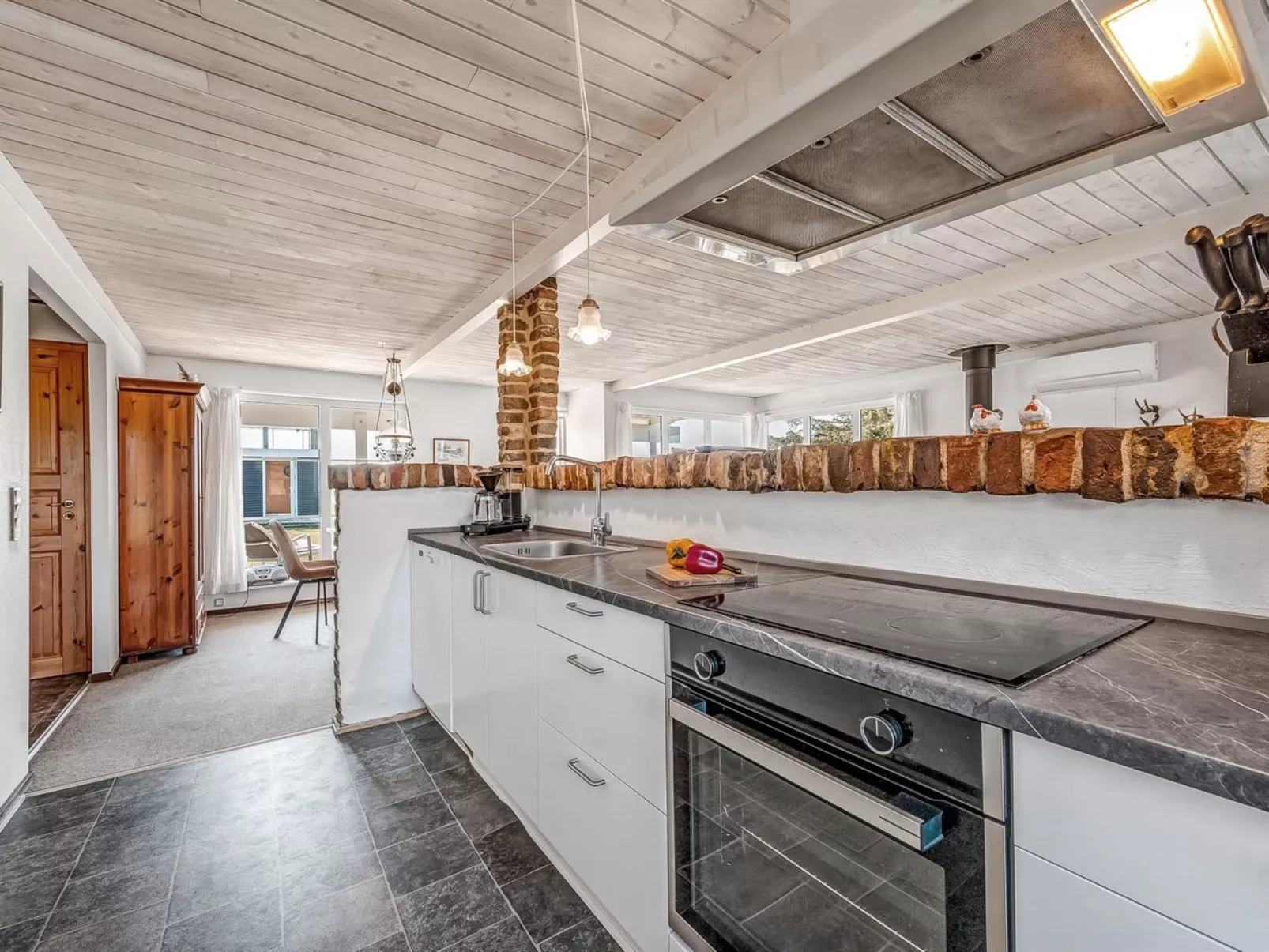 "Bjart" - 50m to the fjord-Binnen