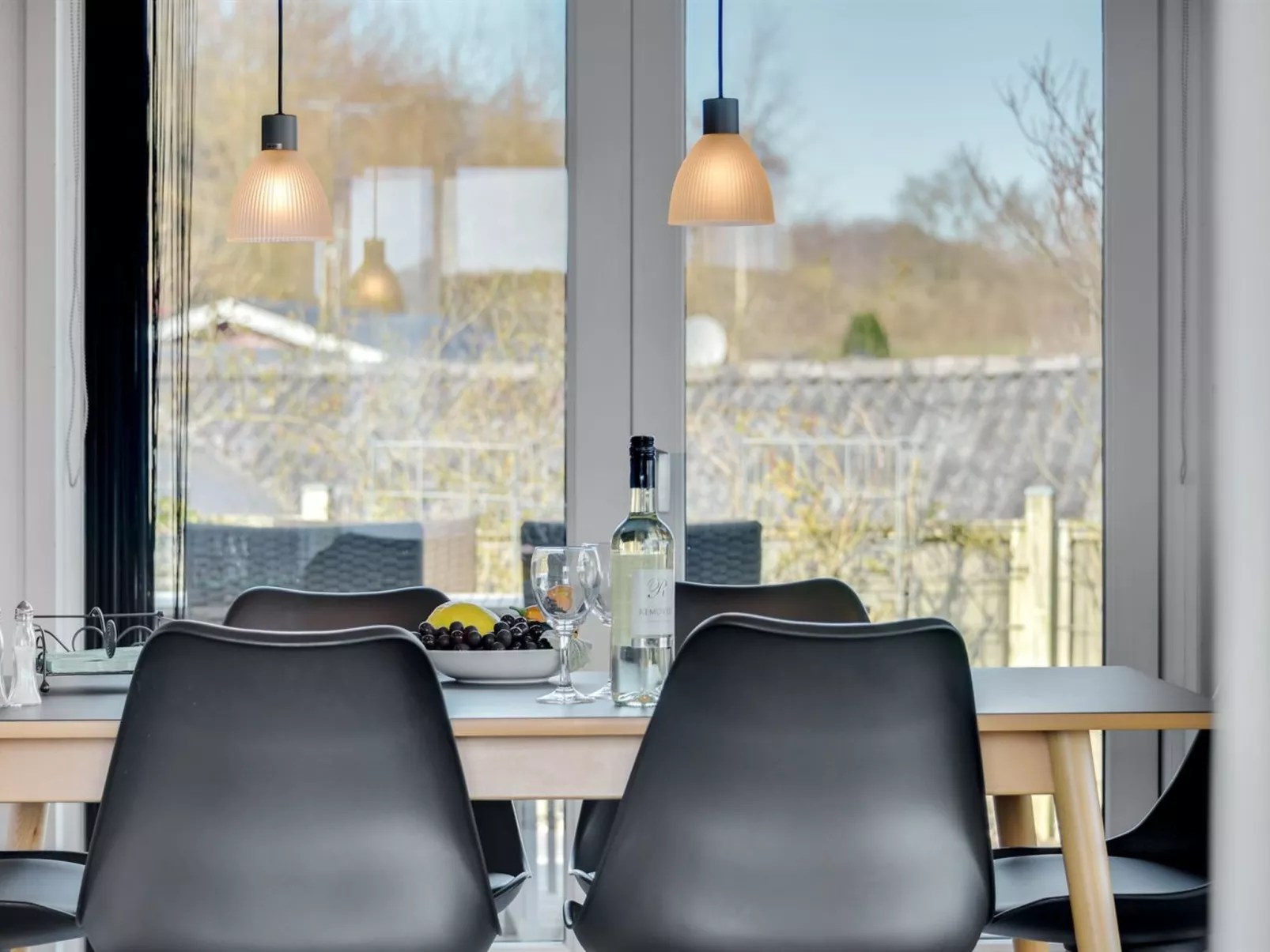 "Haraldina" - 350m to the fjord-Binnen