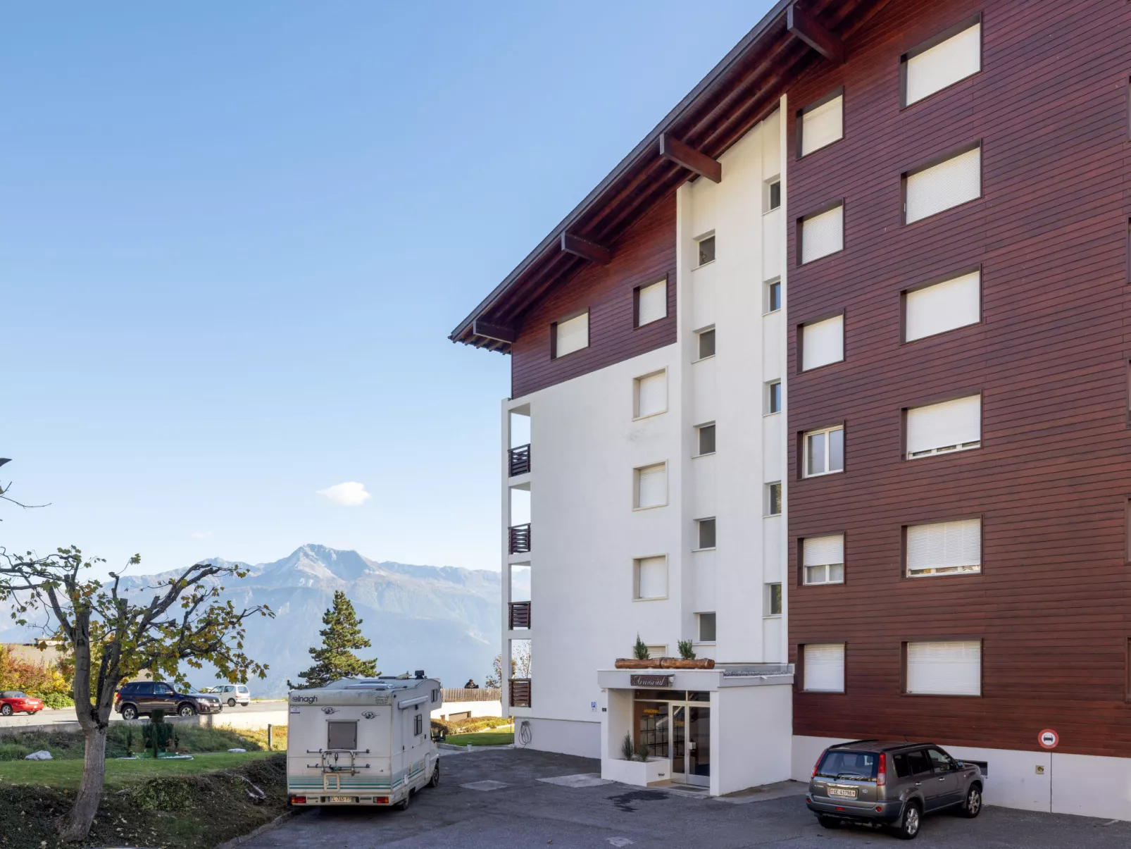 Armorial Est 72-Buiten