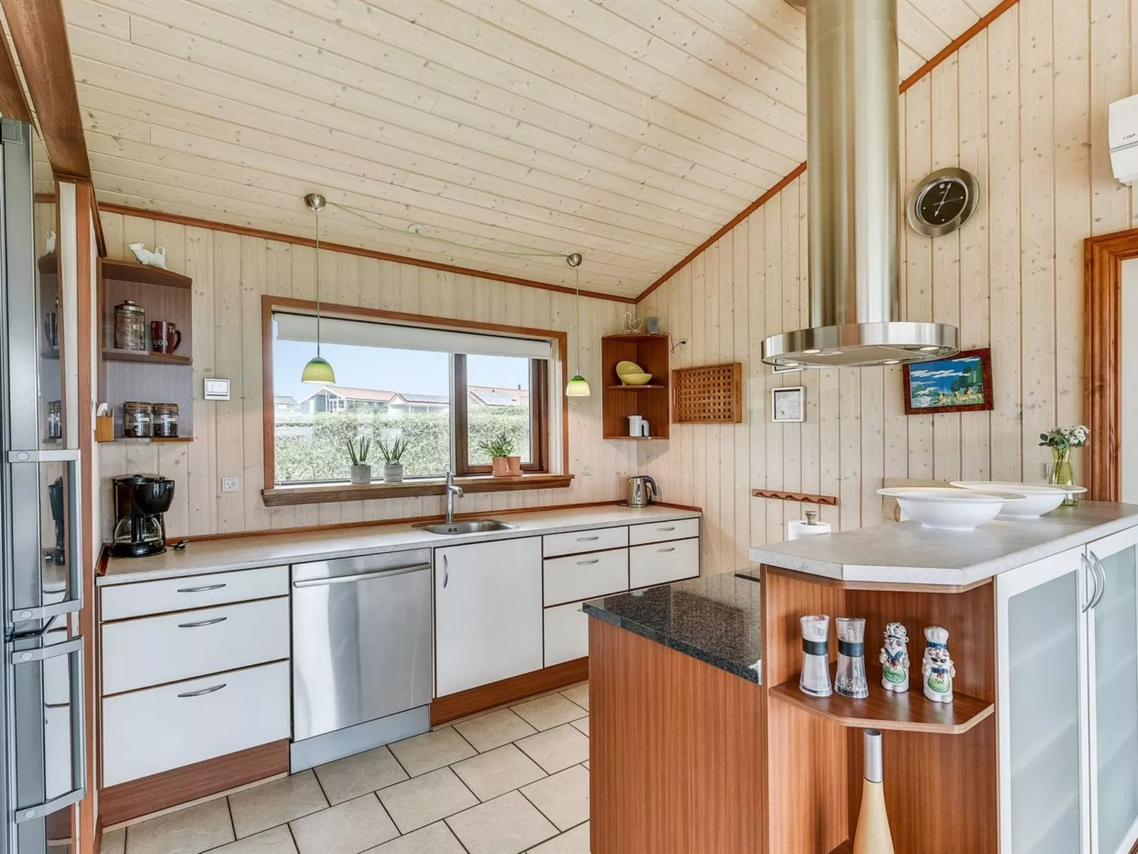 "Mervi" - 300m to the fjord-Binnen