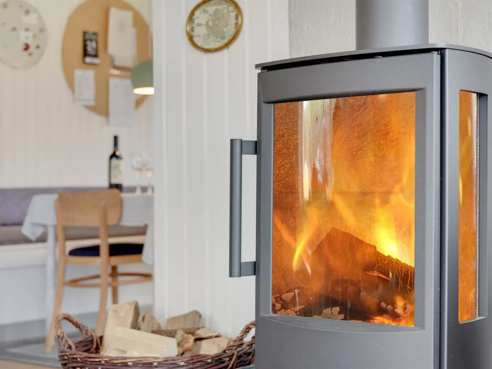 "Roar" - 500m from the sea-Binnen