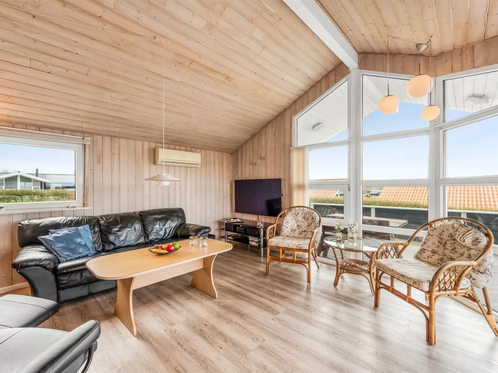 "Loviisa" - 300m to the fjord-Binnen