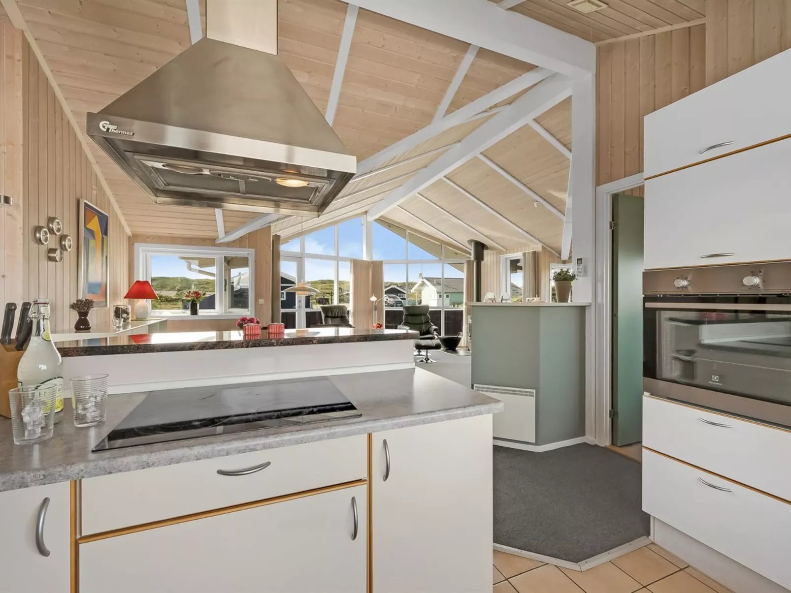 "Thrugot" -  from the sea-Binnen