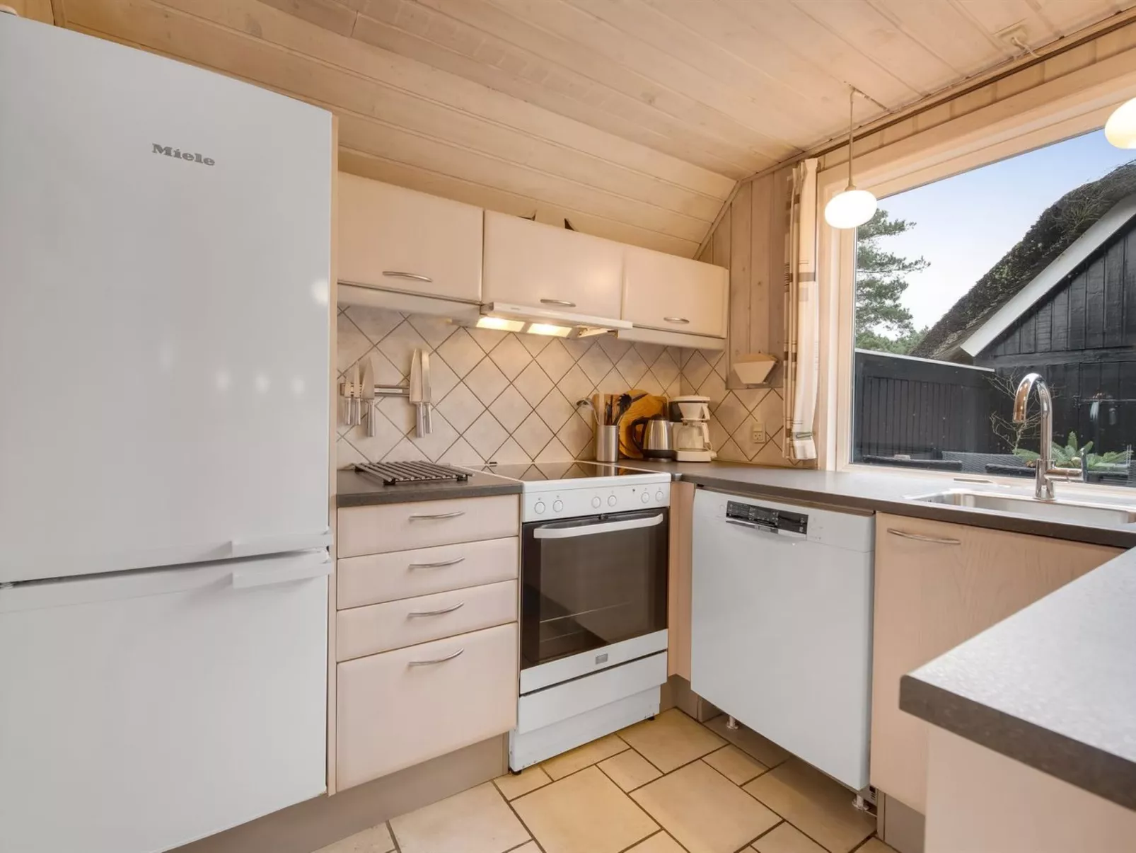 "Patrik" - 1.4km from the sea-Binnen