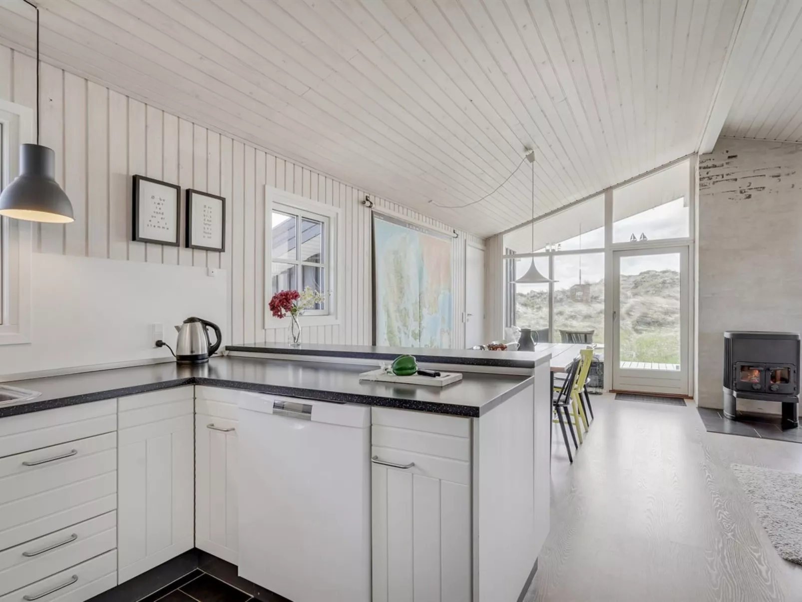 "Driss" - 500m from the sea-Binnen