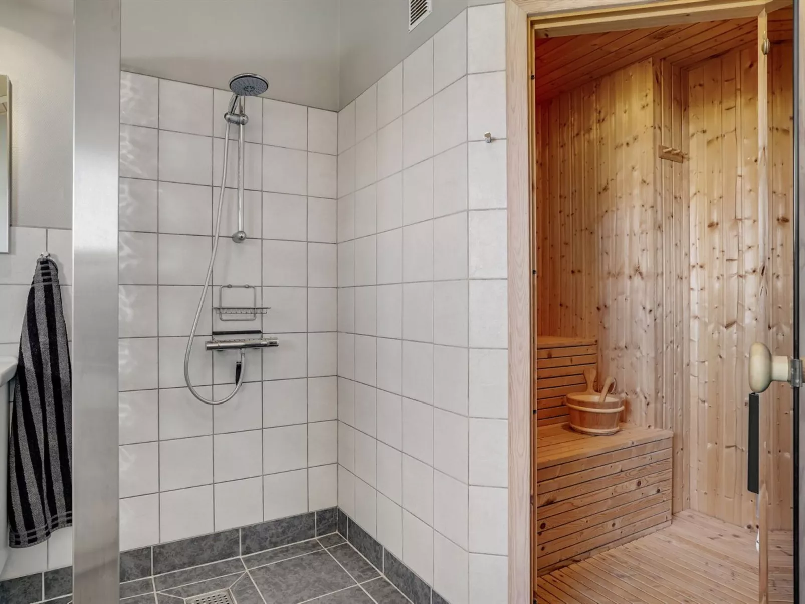 "Horsten" - 350m from the sea-Binnen