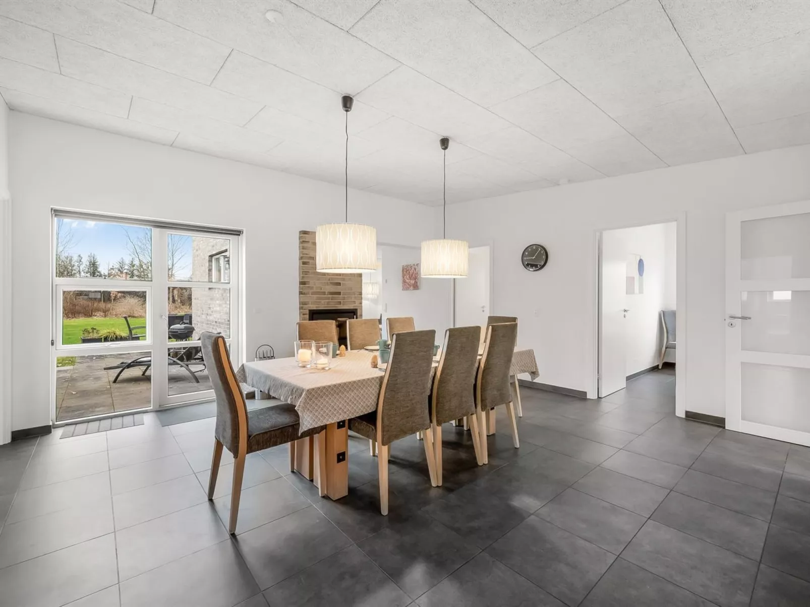 "Jarven" - 500m to the fjord-Binnen