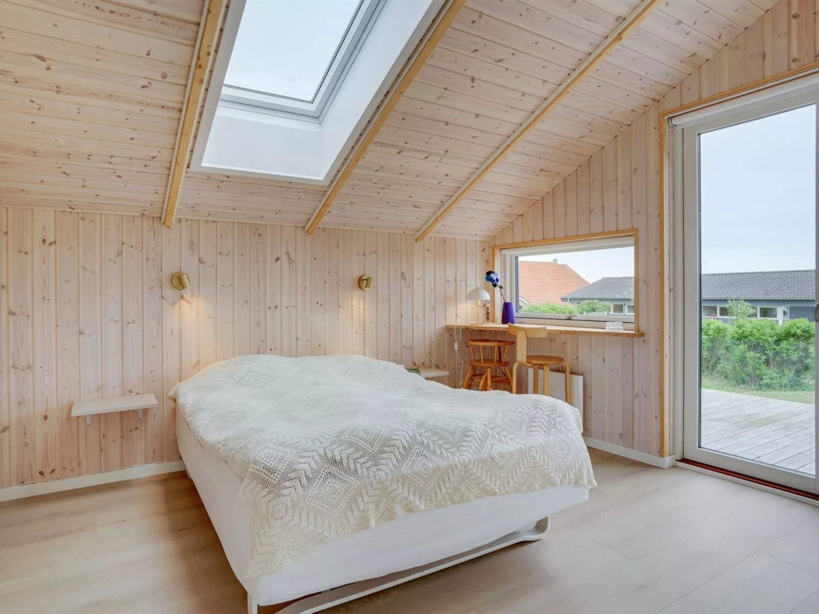 "Ely" - 300m from the sea-Binnen