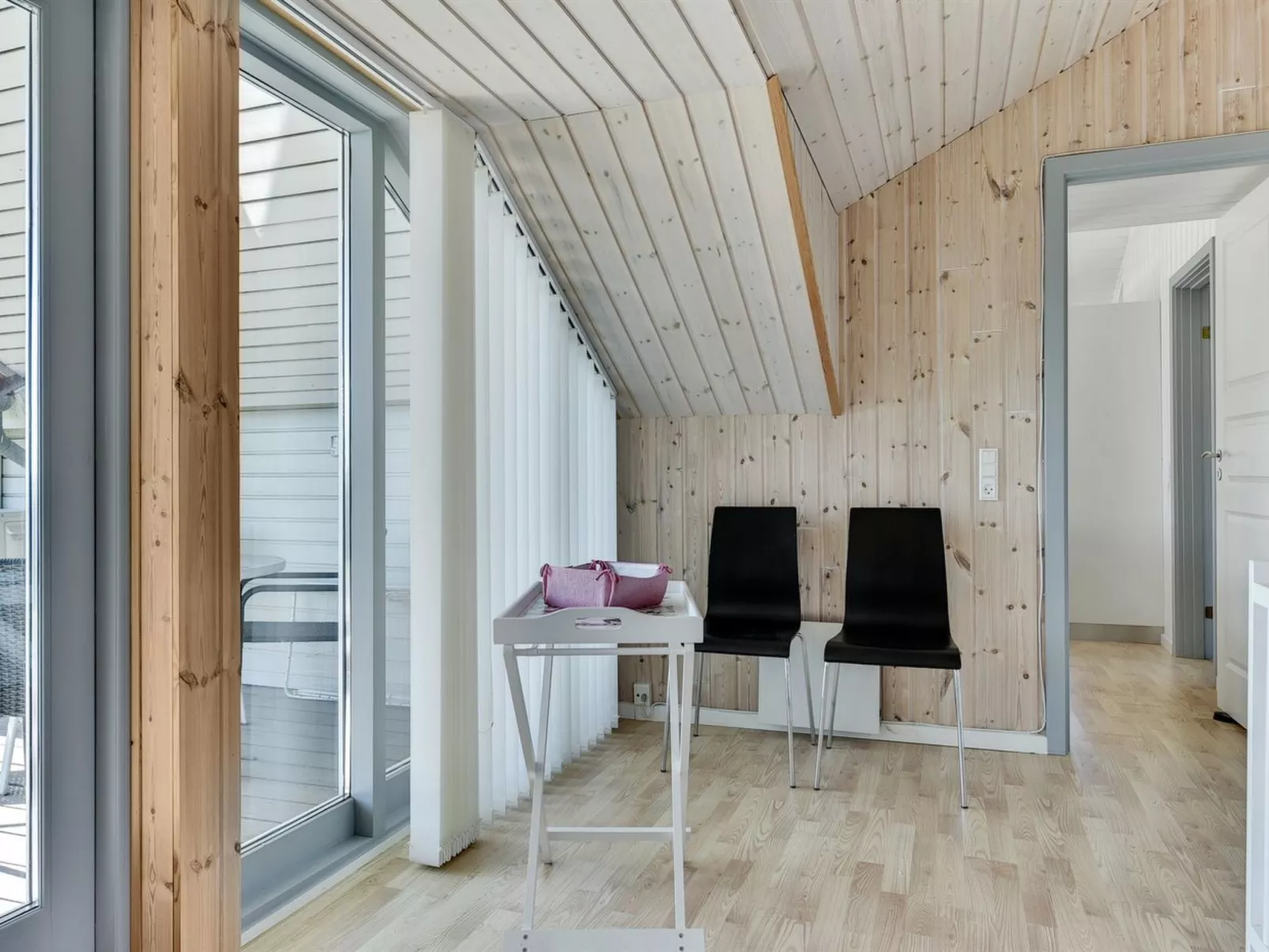 "Katrina" - 50m to the fjord-Binnen