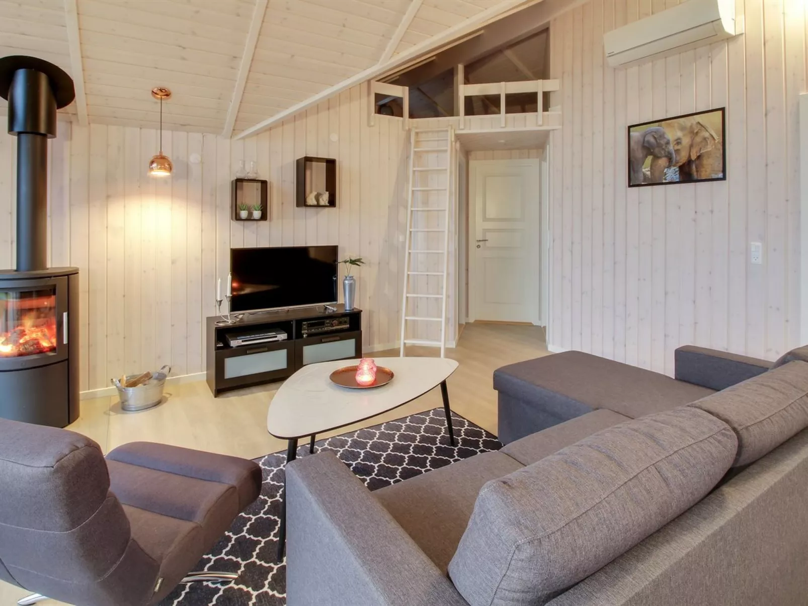 "Gertrude" - 1.1km to the fjord-Binnen