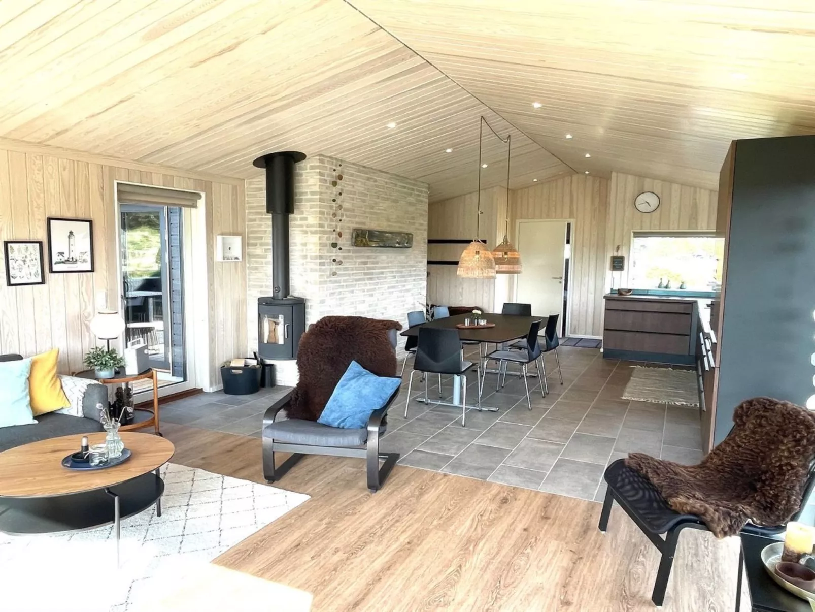 "Hinda" - 1.2km from the sea-Binnen