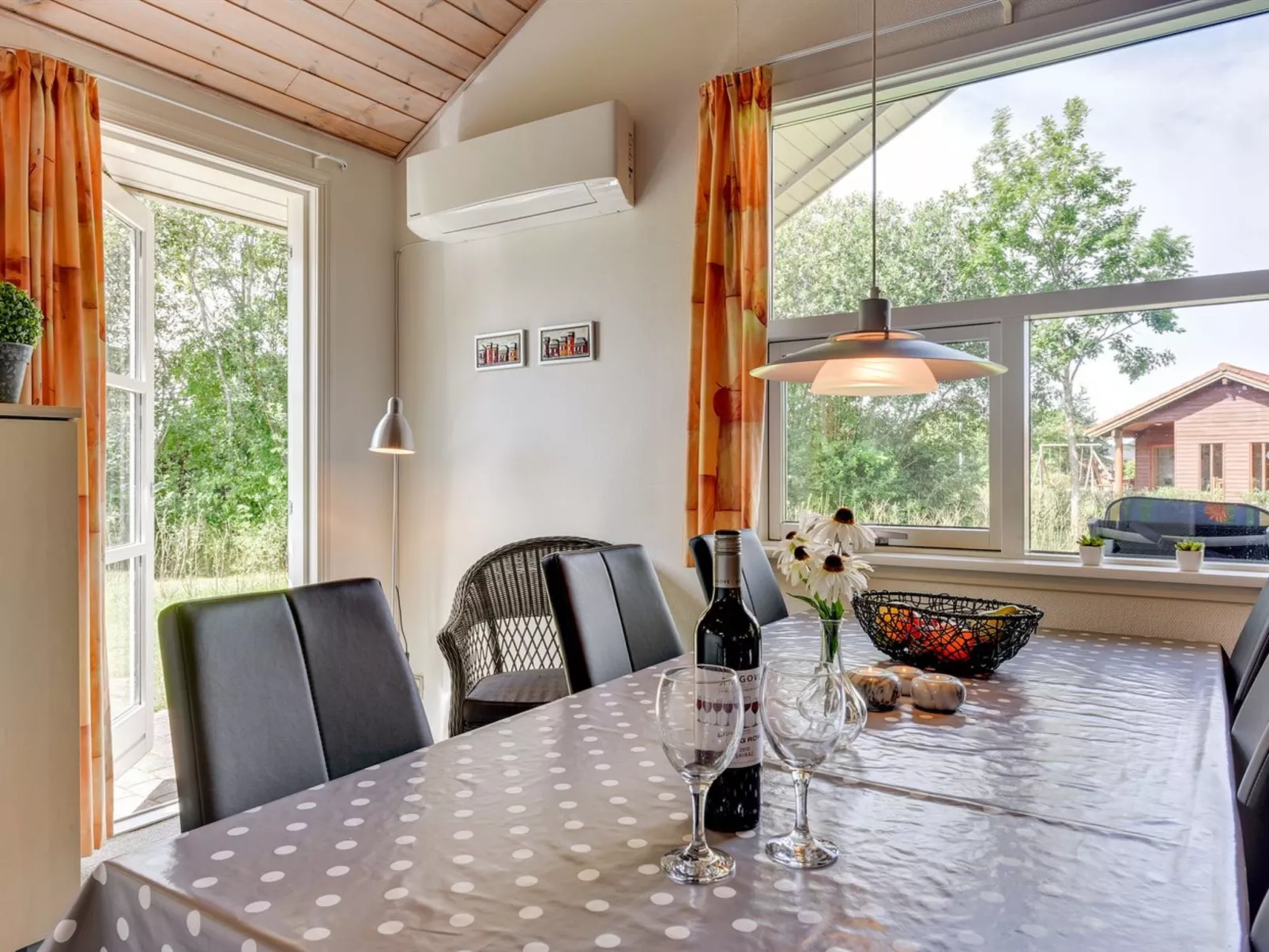 "Herlugh" - 1km to the fjord-Binnen