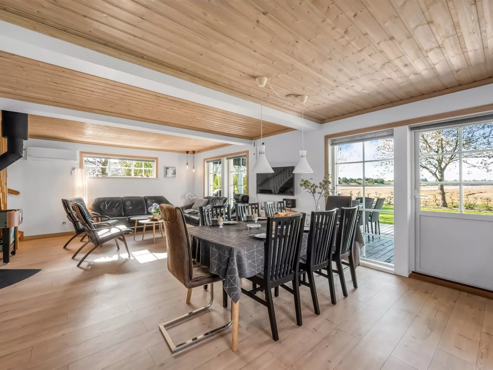 "Adelia" - 850m to the fjord-Binnen