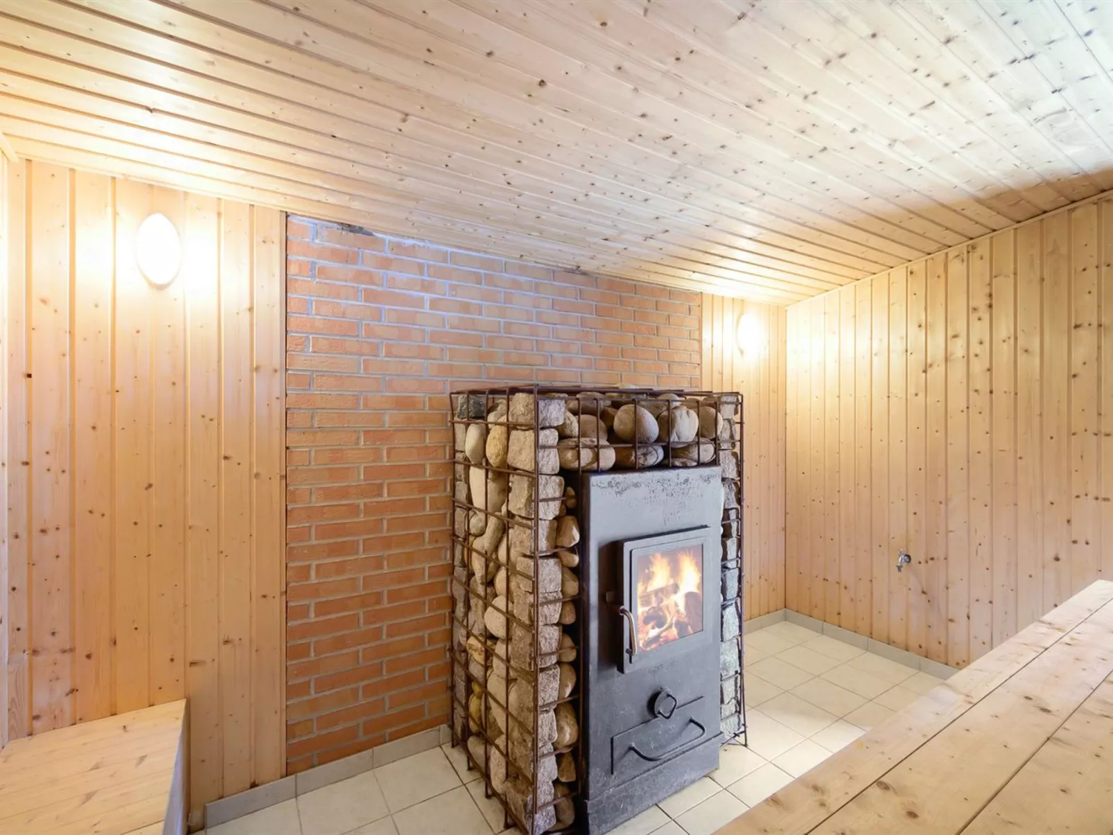 "Arne" - 20km from the sea-Binnen