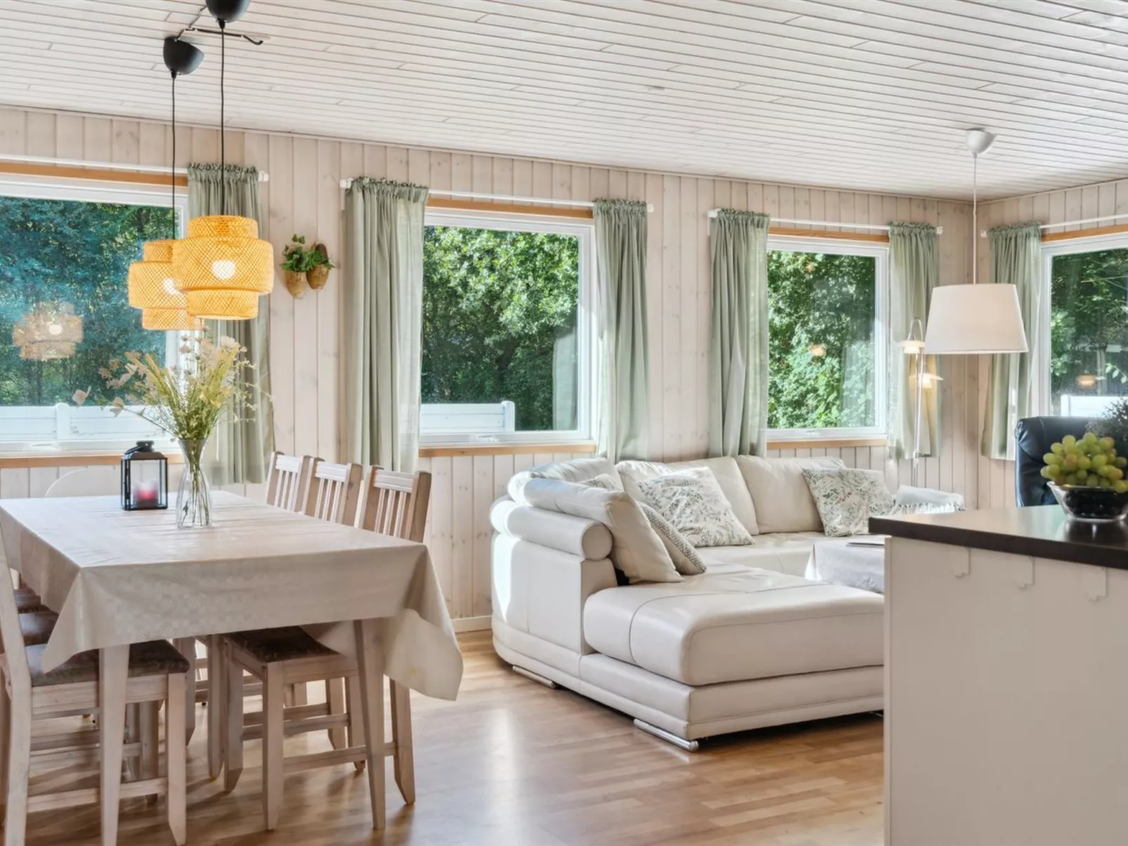 "Viljo" - 30km from the sea-Binnen