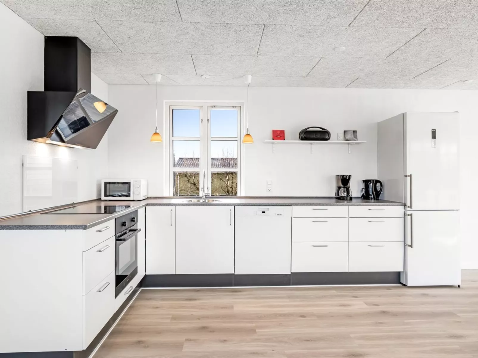 "Torhild" - 700m from the sea-Binnen