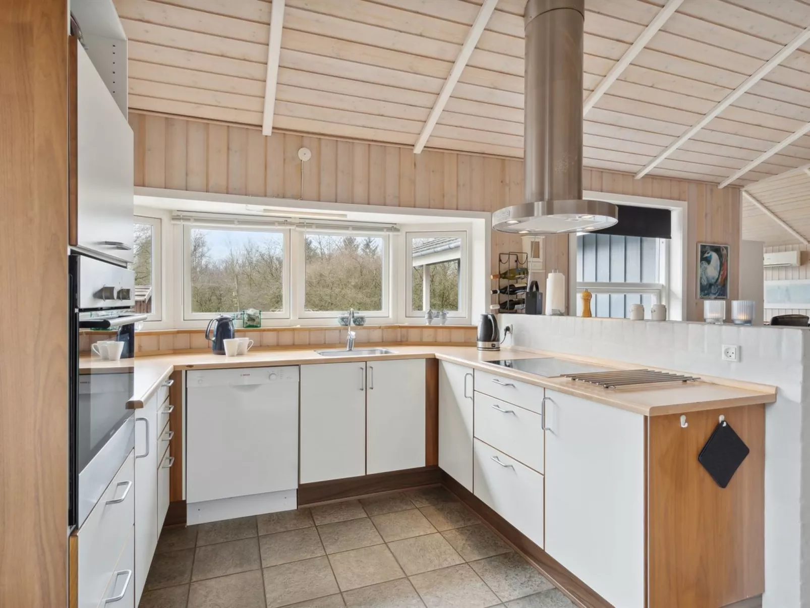 "Elif" - 30km from the sea-Binnen