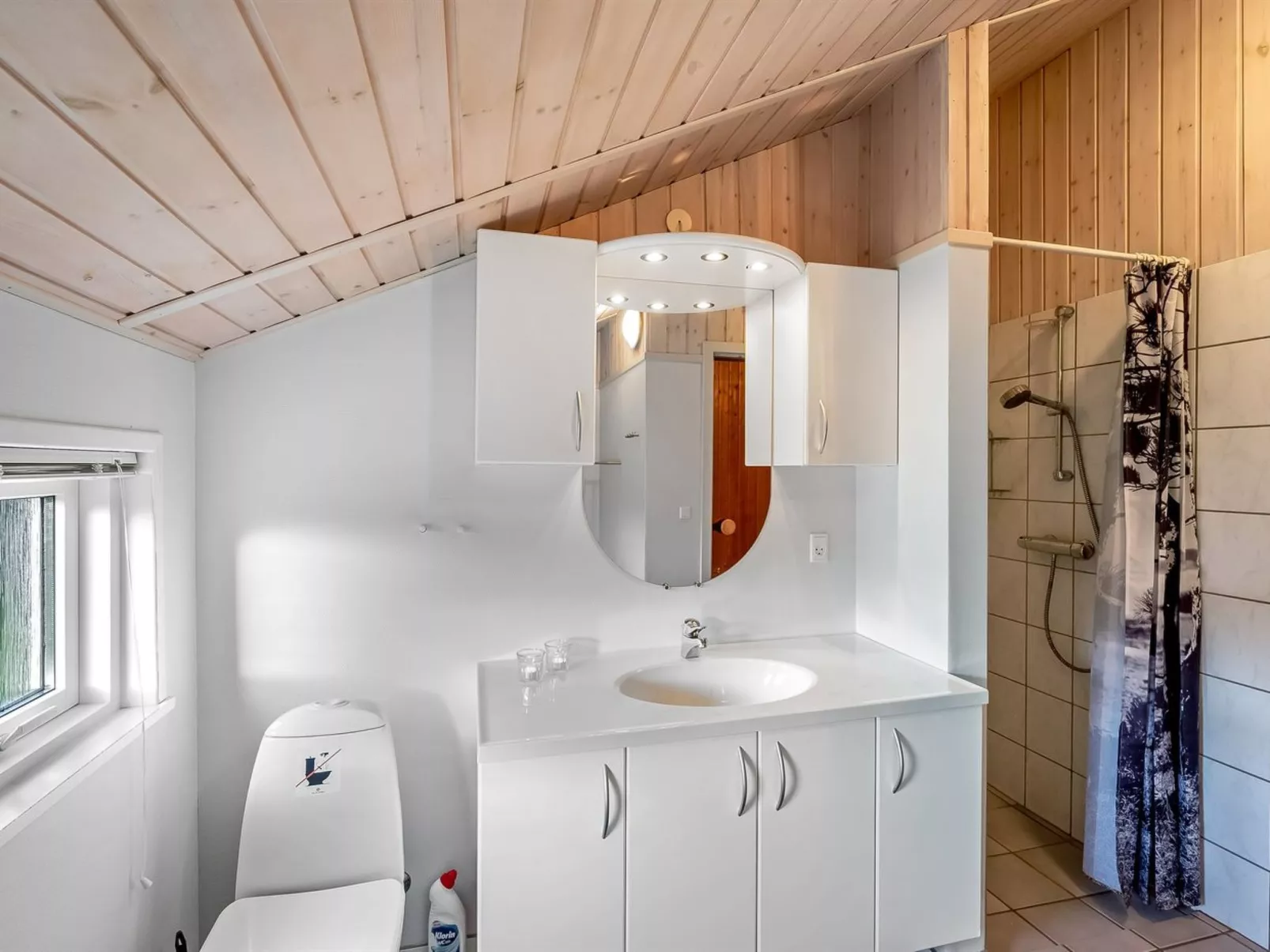 "Cristiana" - 1km to the fjord-Binnen