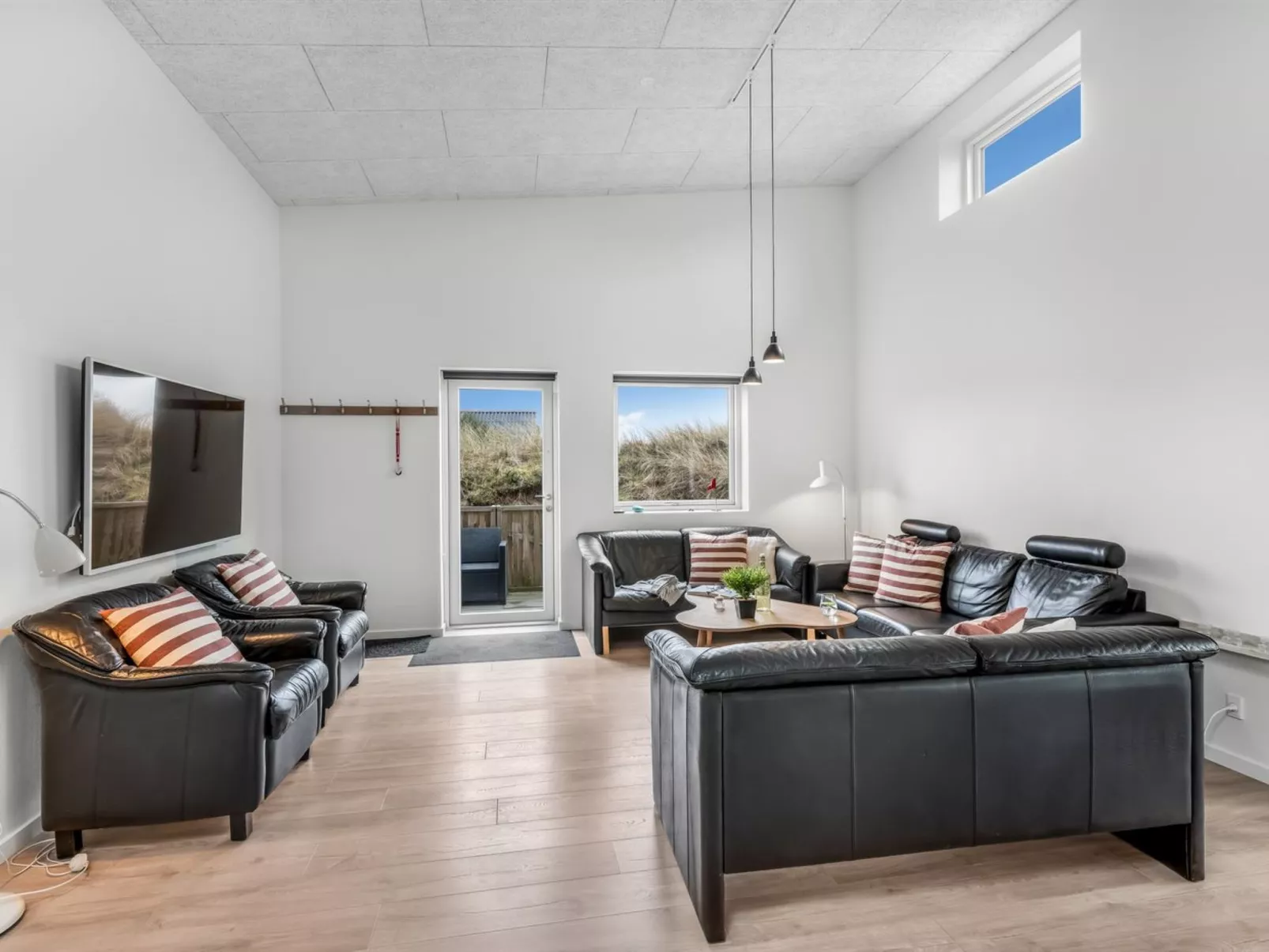 "Clarabelle" - 1.2km from the sea-Binnen