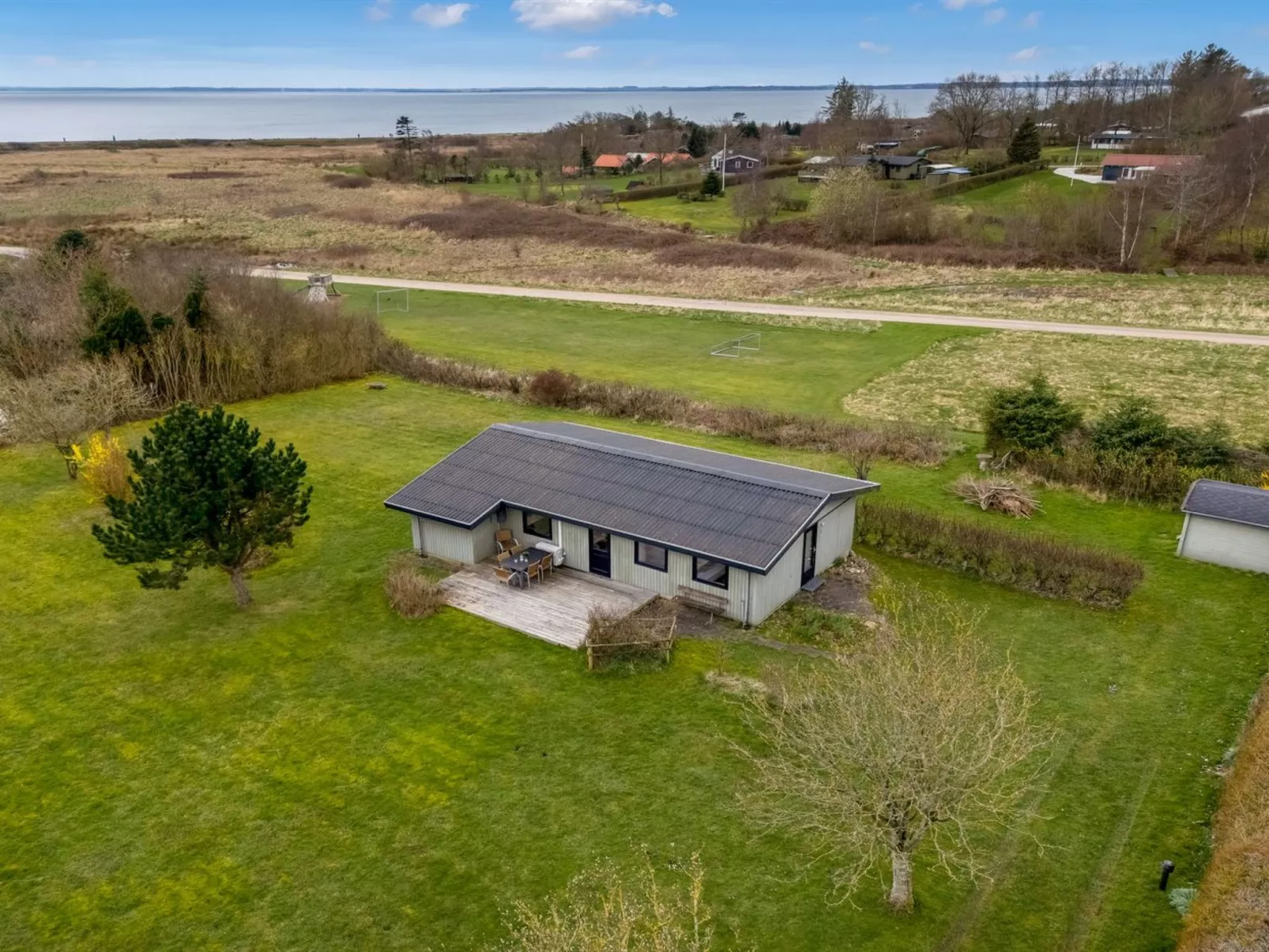 "Jule" - 1.3km to the fjord-Buiten