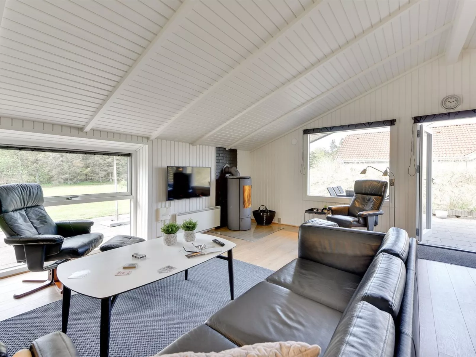 "Darina" - 1.5km from the sea-Binnen