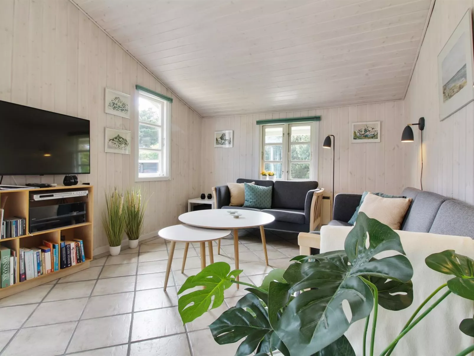 "Hillmari" - 200m from the sea-Binnen