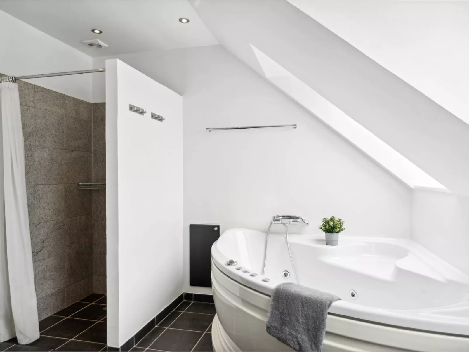 "Skade" - 10m from the sea-Binnen