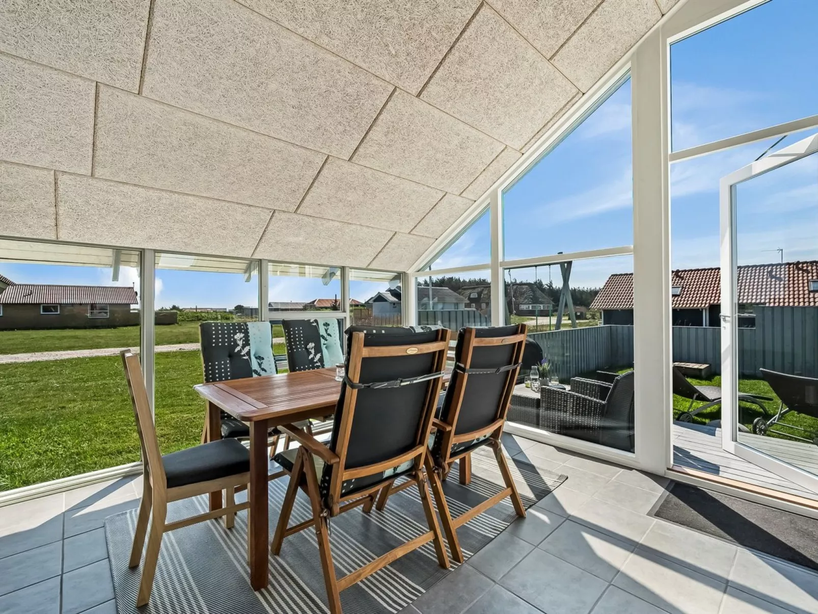 "Emppu" - 250m from the sea-Binnen