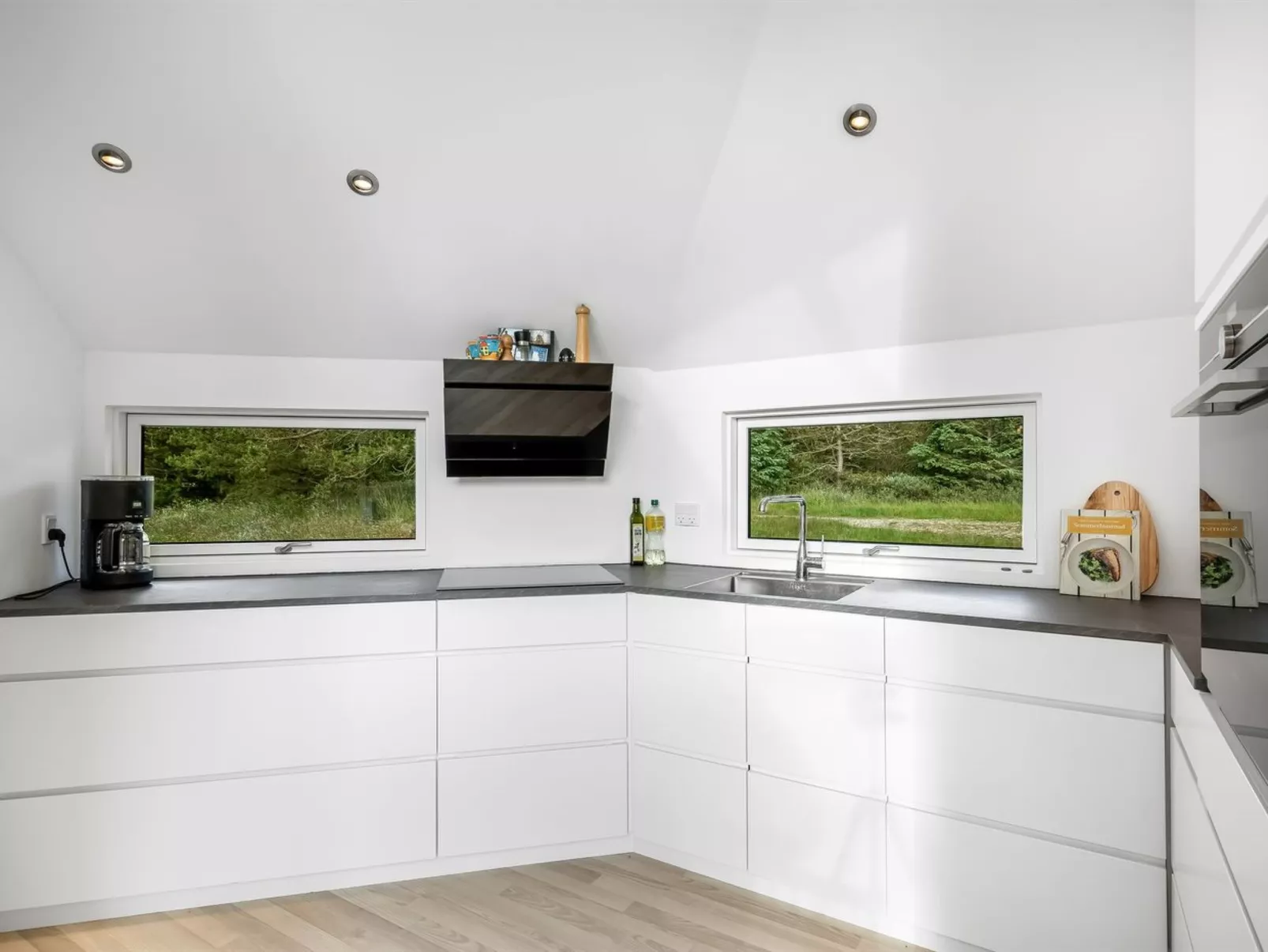 "Elenor" - 1.1km from the sea-Binnen