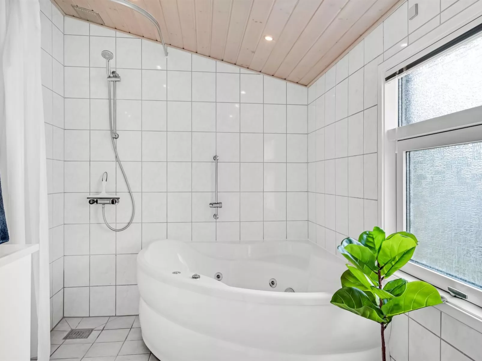 "Adrienne" - 240m from the sea-Binnen