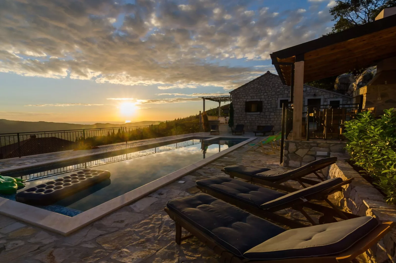 Villa Falcon Rook - Four-Bedroom Villa with Terrace and Swimming Pool-Zwembad