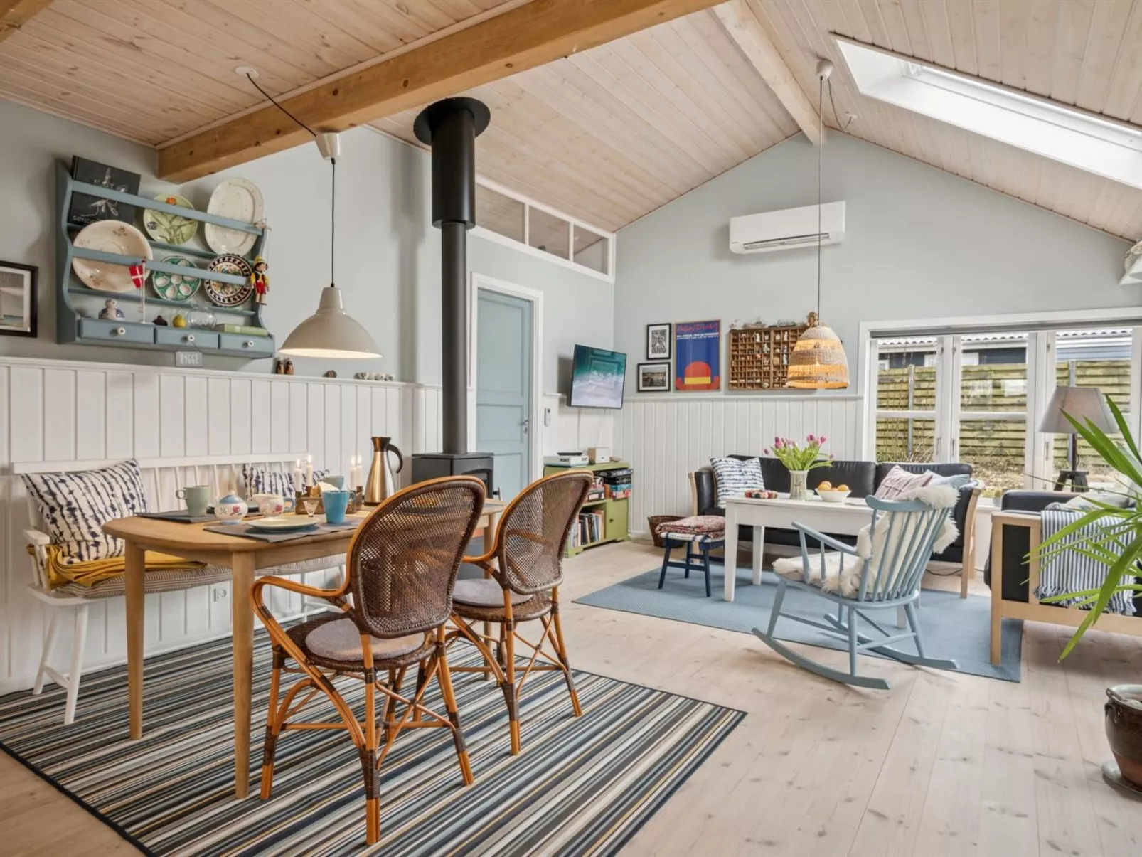 "Aksinja" - 700m from the sea-Binnen